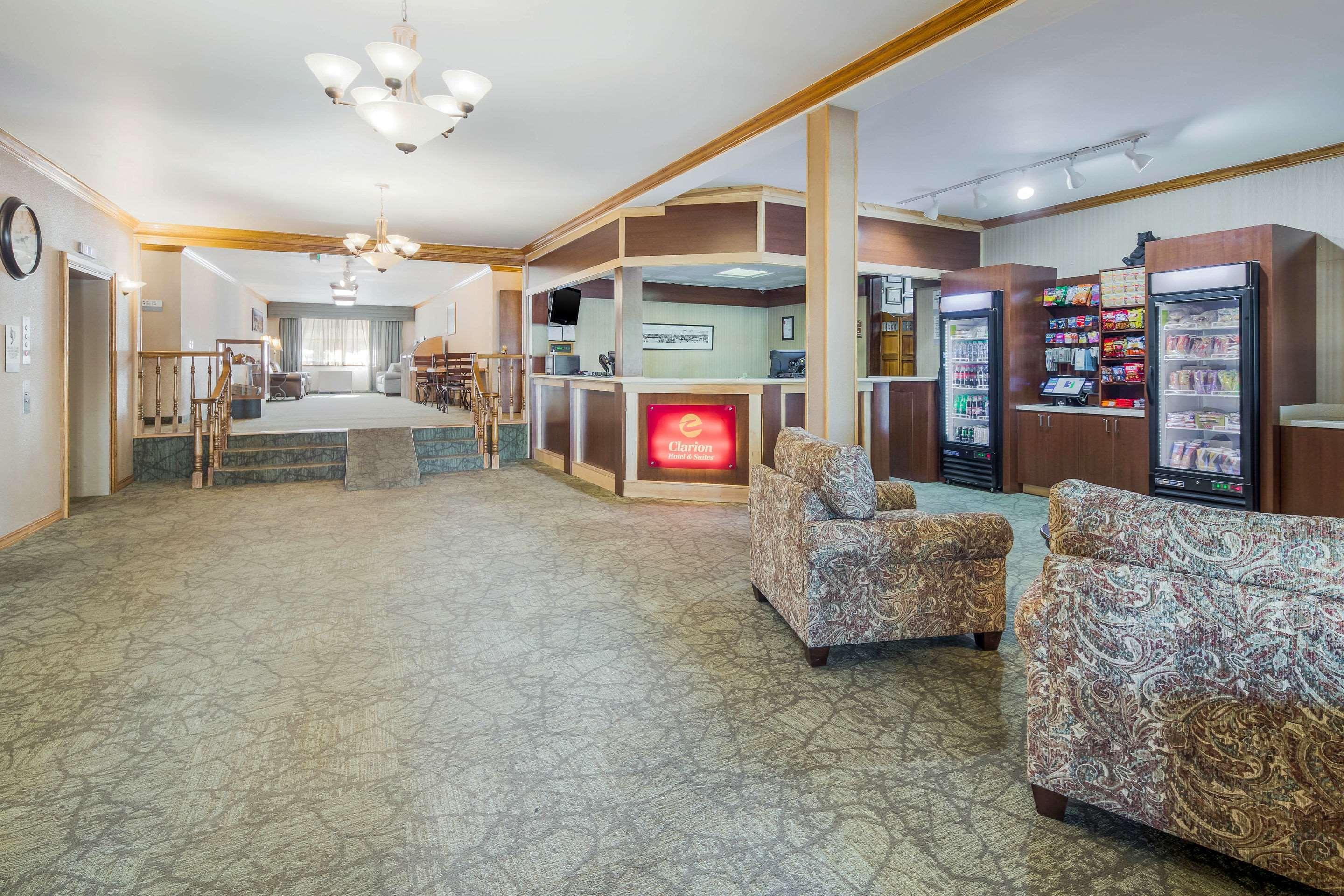 Clarion & Near Ft Wainwright Hotel