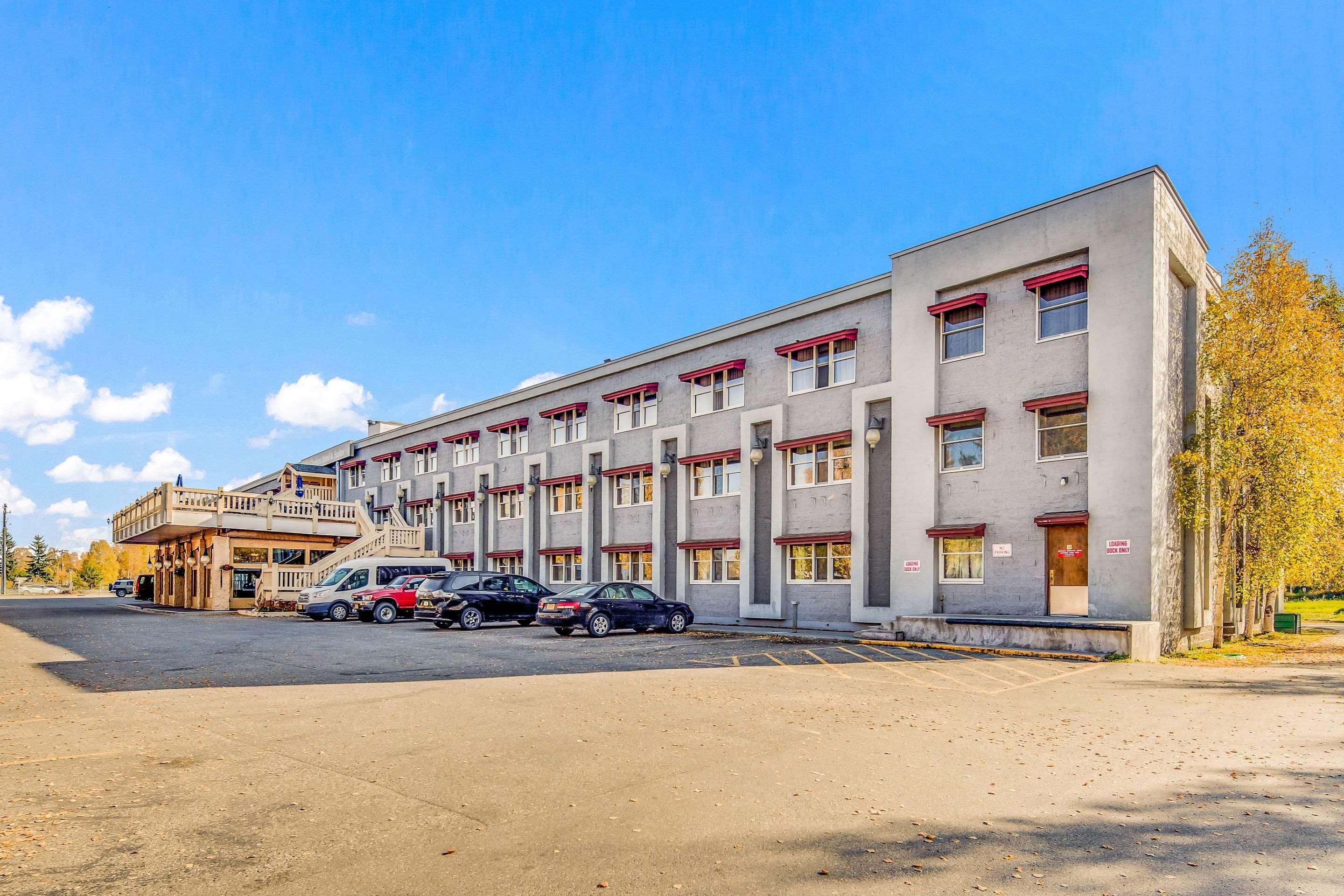 Hotel Clarion & Near Ft Wainwright