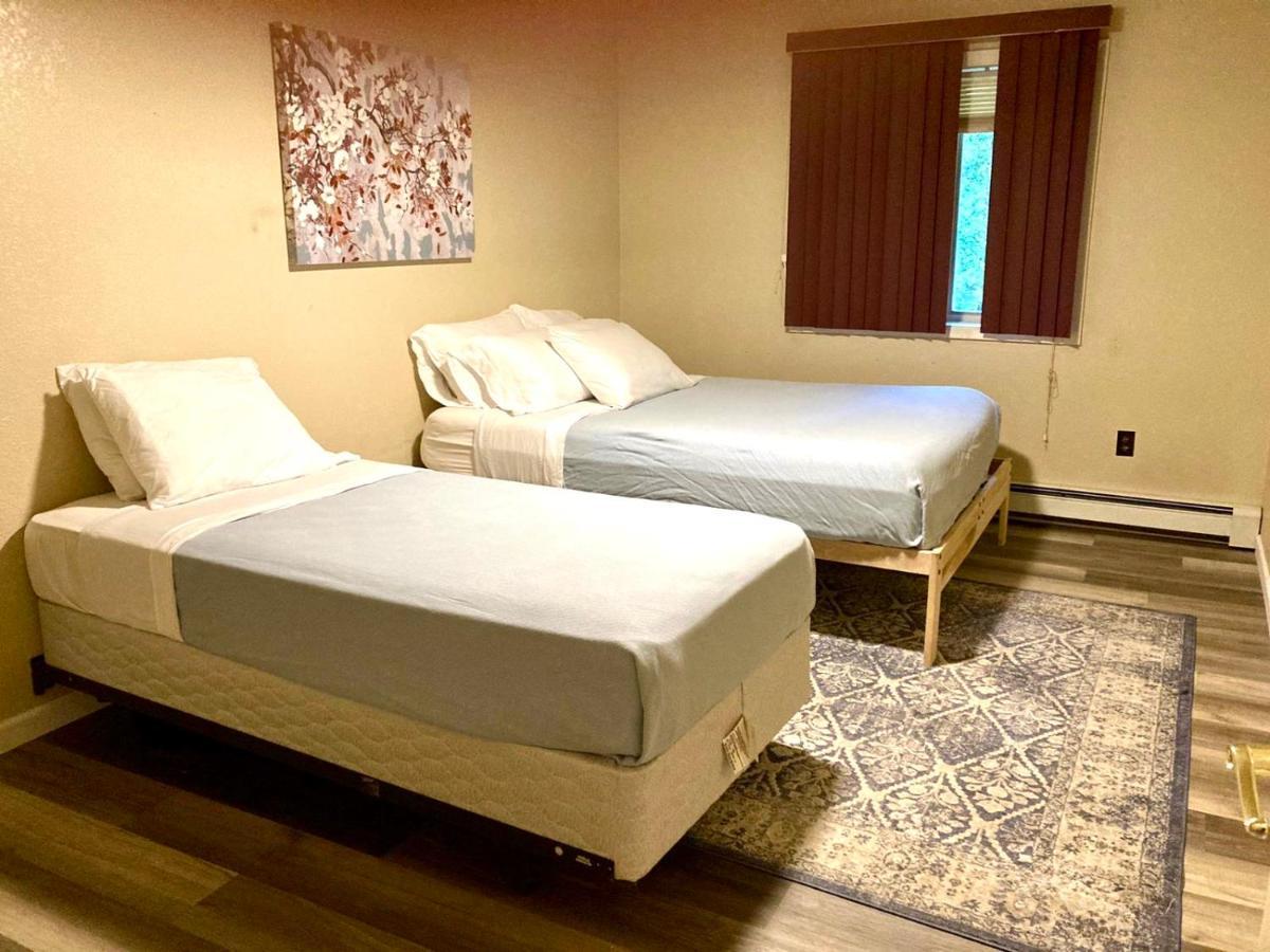 Spacious Style Retreat Sleeps 20 *