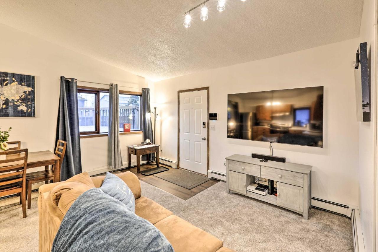 Apartment Retreat With Massive Deck And Grill! Fairbanks