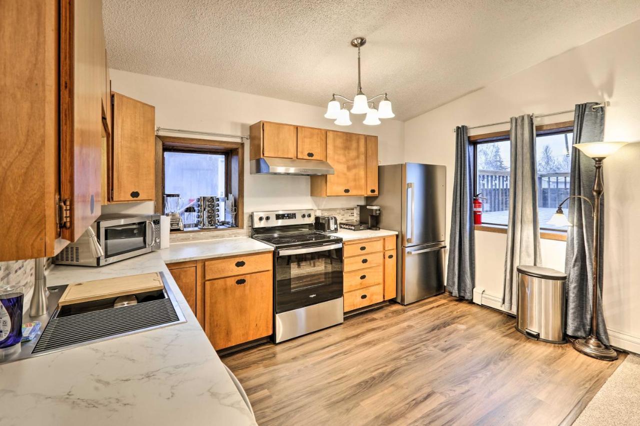 Retreat With Massive Deck And Grill! Fairbanks