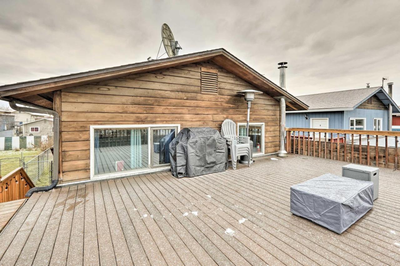 Apartment Retreat With Massive Deck And Grill! Fairbanks