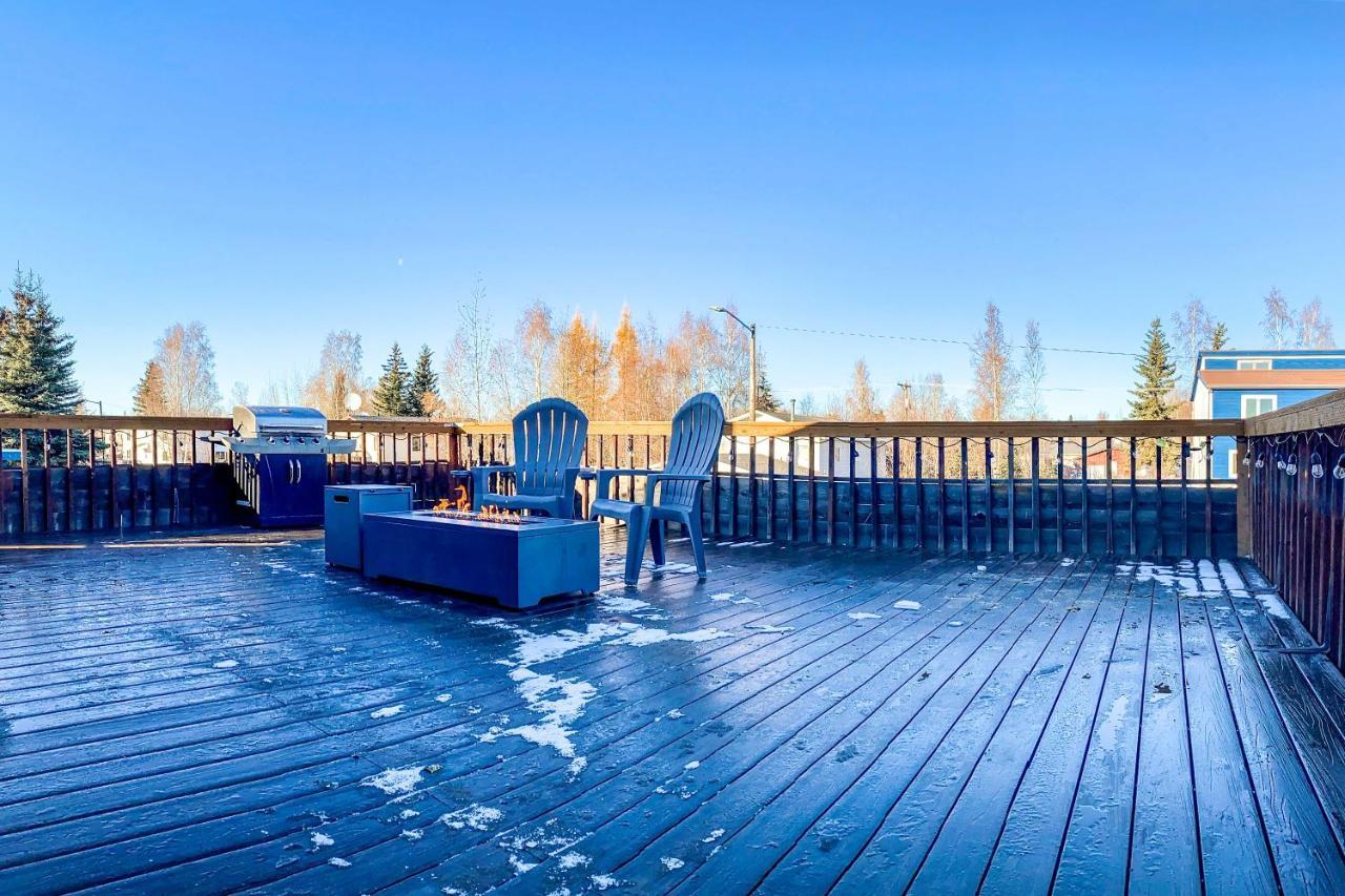 Apartment Retreat With Massive Deck And Grill! Fairbanks