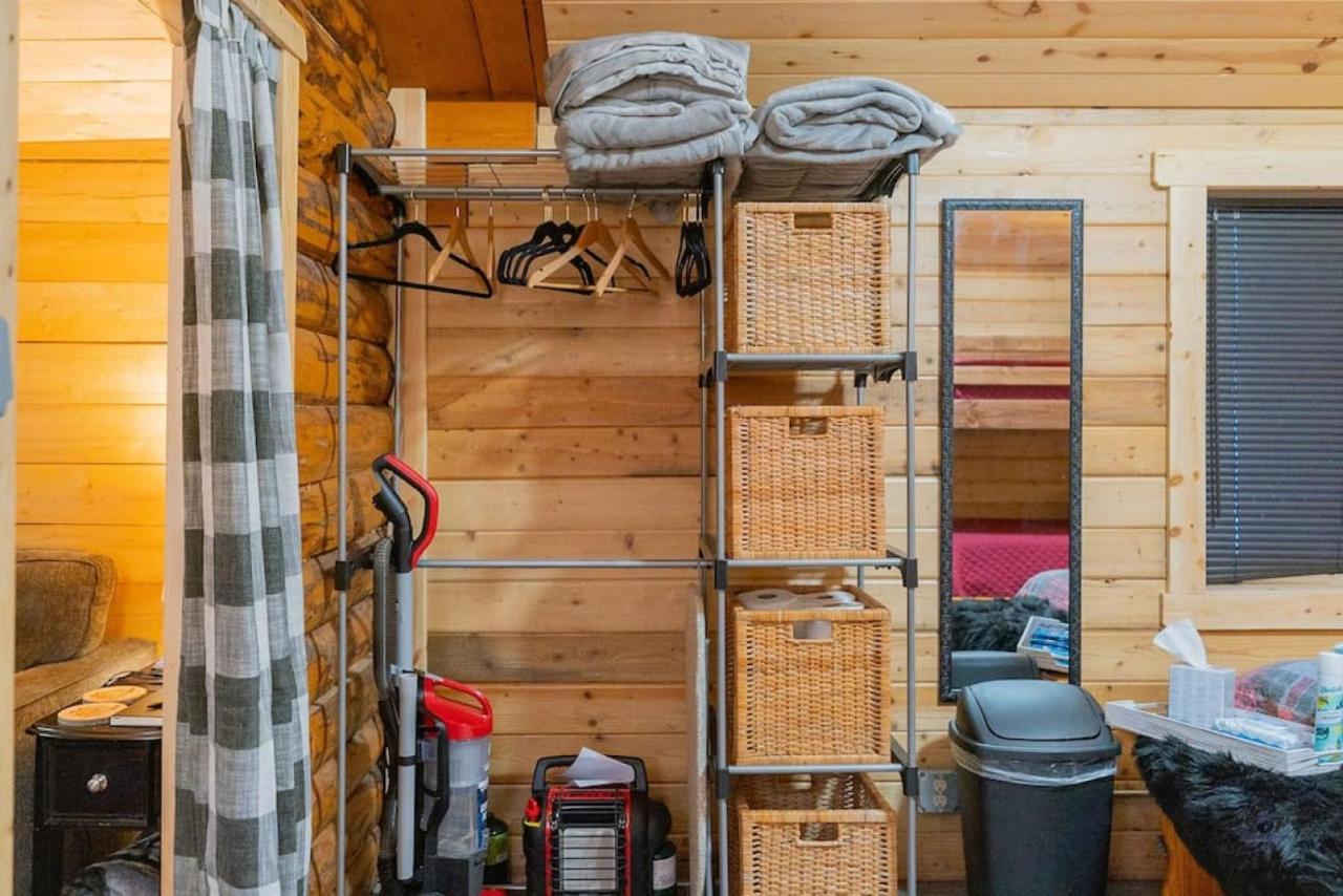 1 Bd. Deluxe Log Dry Cabin| Views Northern Lights! *
