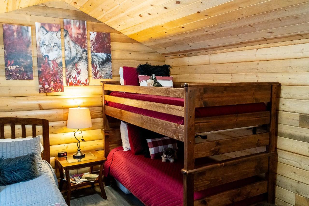 1 Bd. Deluxe Log Dry Cabin| Views Northern Lights! Holiday home