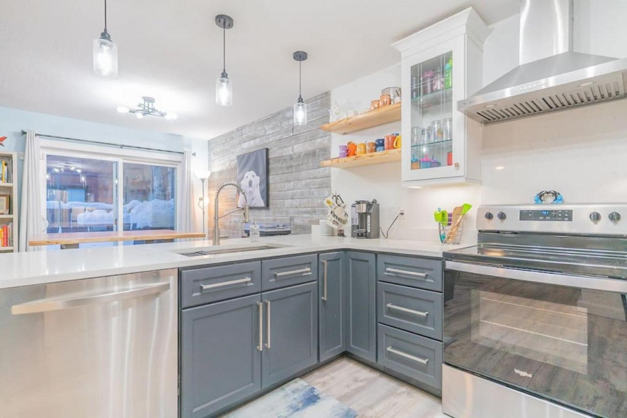 The Garay Townhome W/contemporary Vibes * Fairbanks