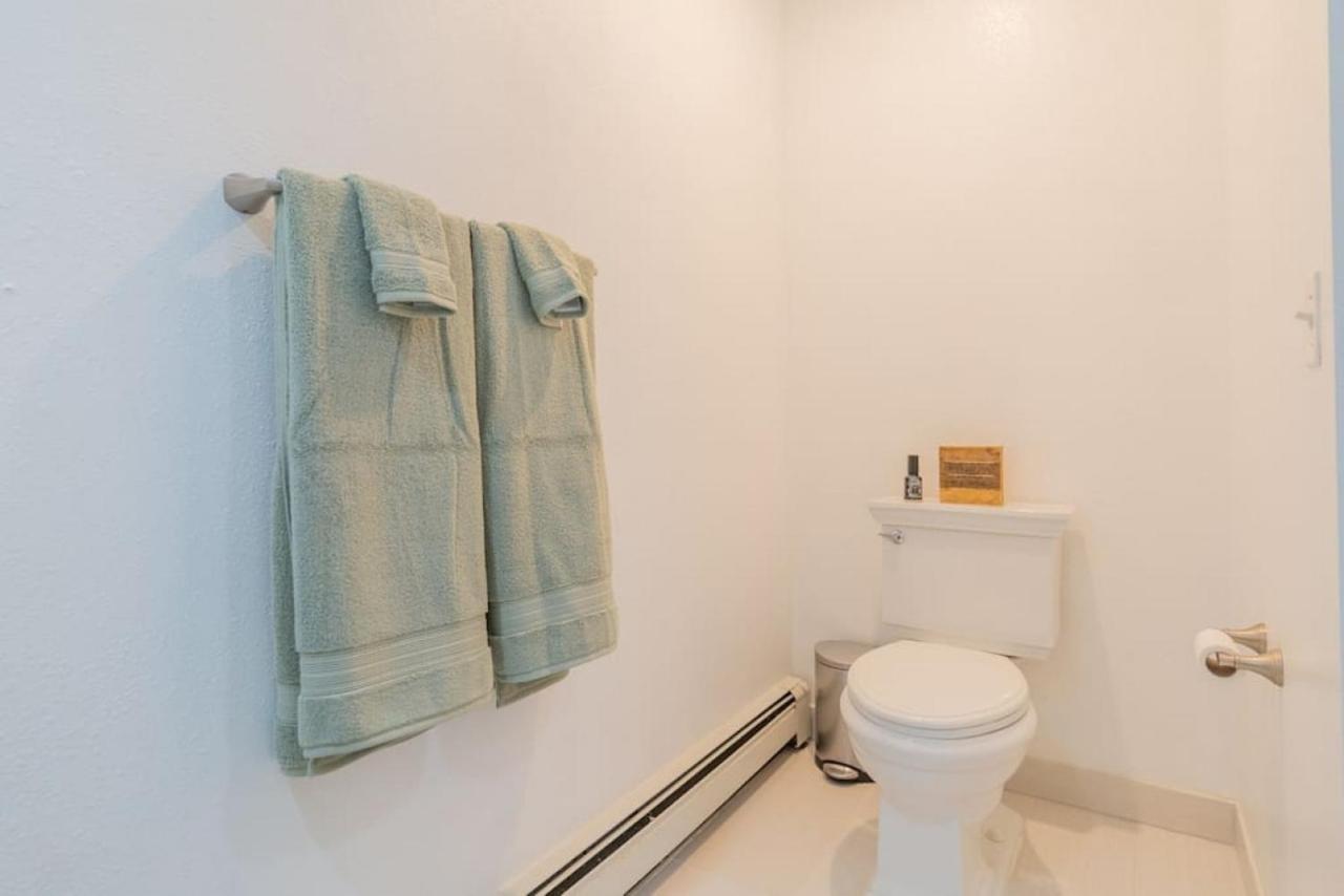 The Garay Townhome W/contemporary Vibes *
