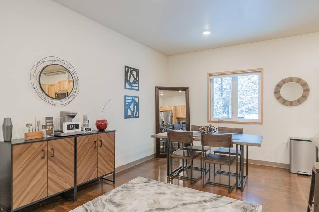 Apartment Modern City With All The Amenities Fairbanks