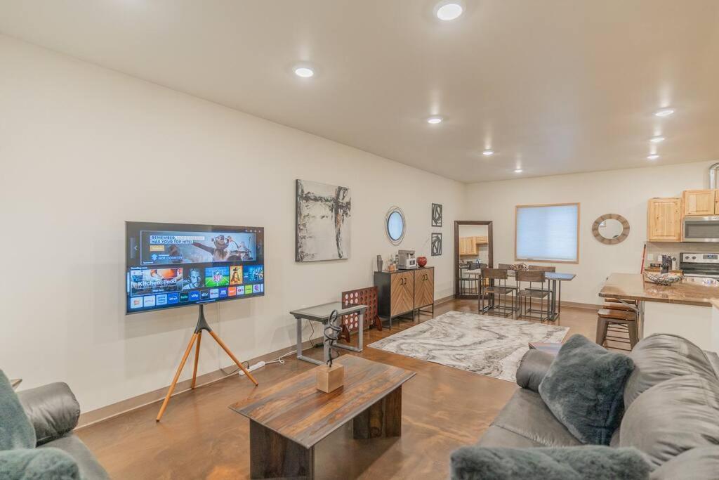 Apartment Modern City With All The Amenities *