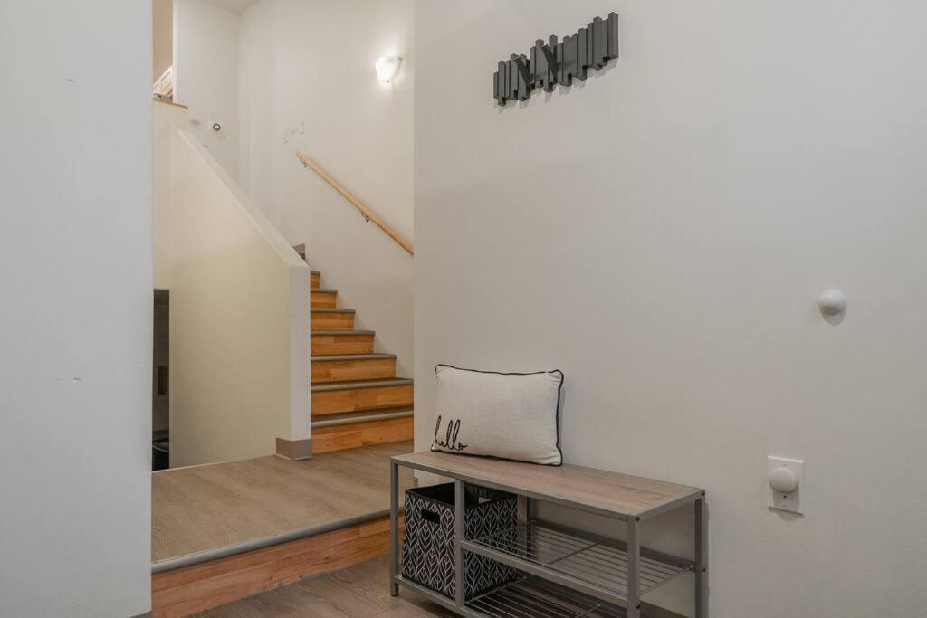 Modern City With All The Amenities Apartment Fairbanks