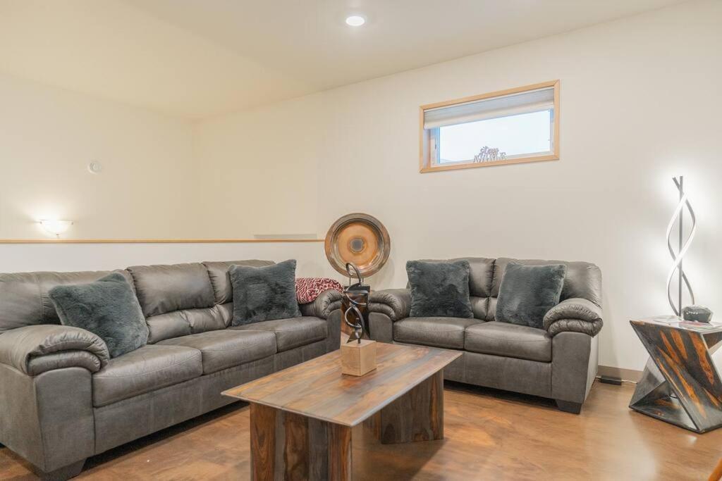 Modern City With All The Amenities Apartment *