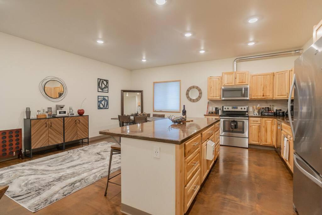 Apartment Modern City With All The Amenities *