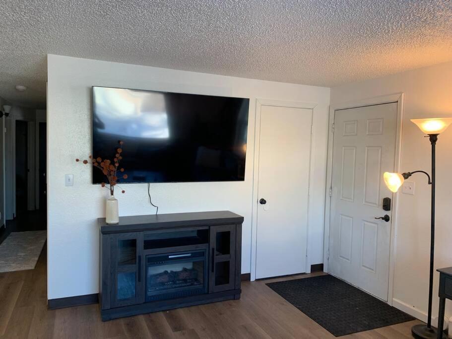 Apartment Newly Remodeled Relaxing Near Downtown Fairbanks