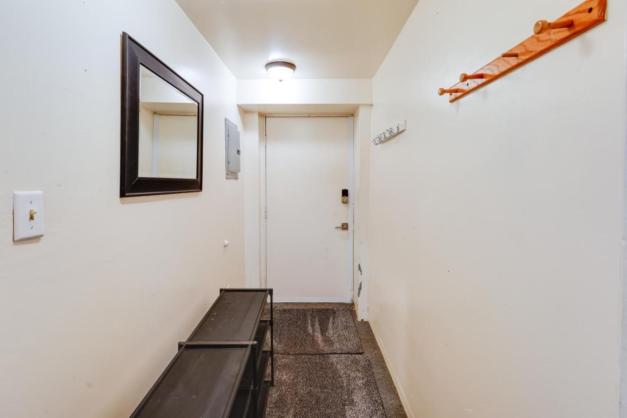 Pet-friendly With Fenced-in Yard! Apartment