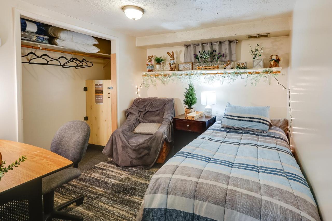 Pet-friendly With Fenced-in Yard! Apartment *