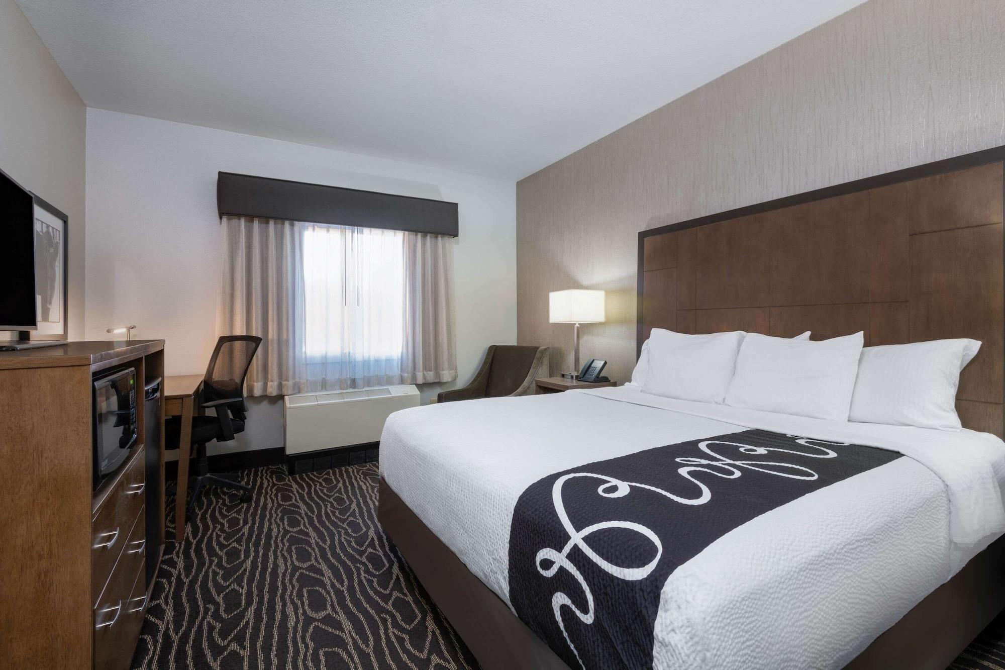 La Quinta By Wyndham Airport Hotel