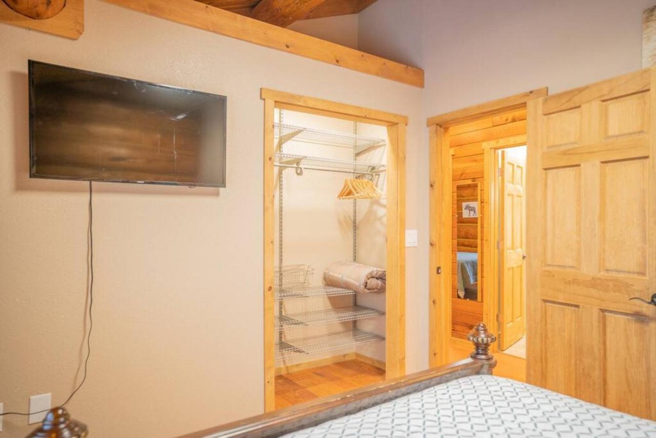 Tucked Away Timber Upper Holiday home *