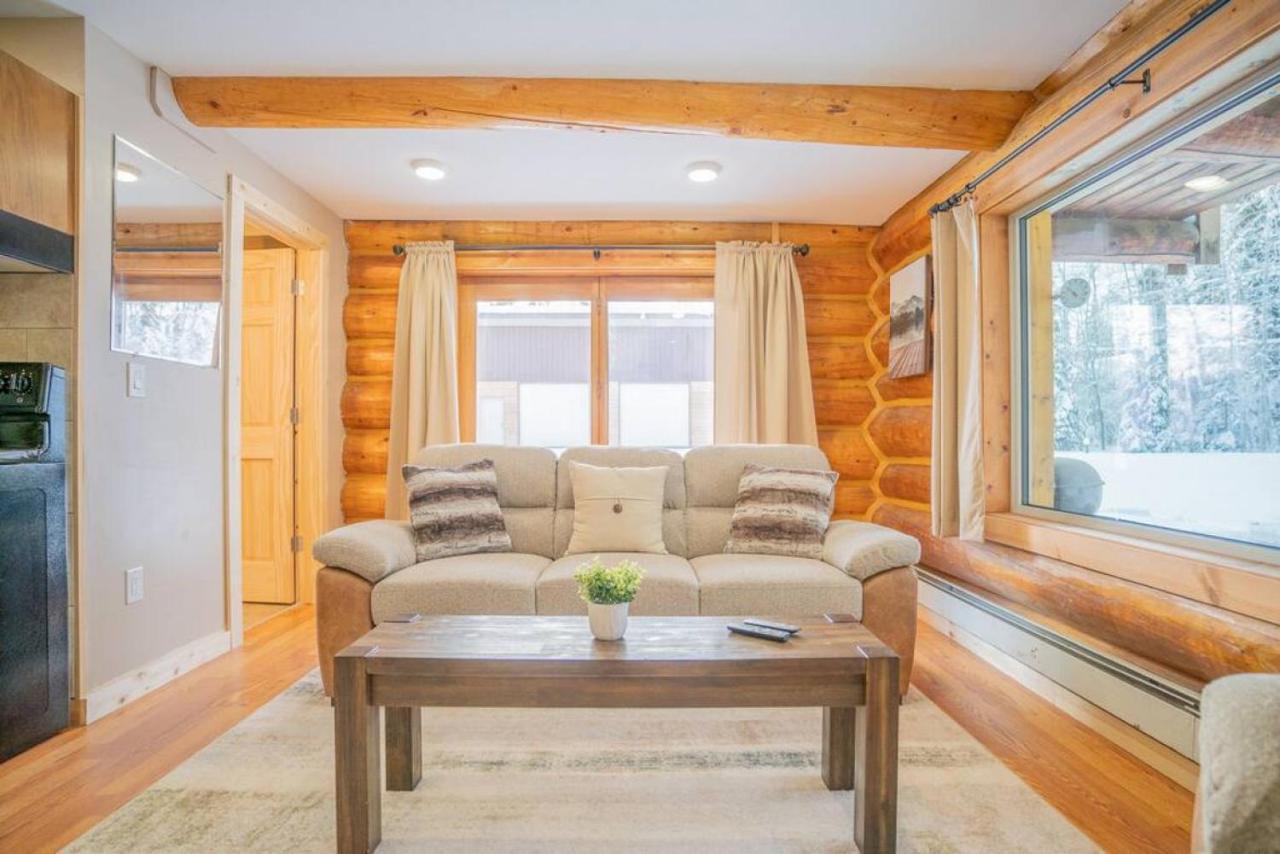 Tucked Away Timber Lower Holiday home Fairbanks