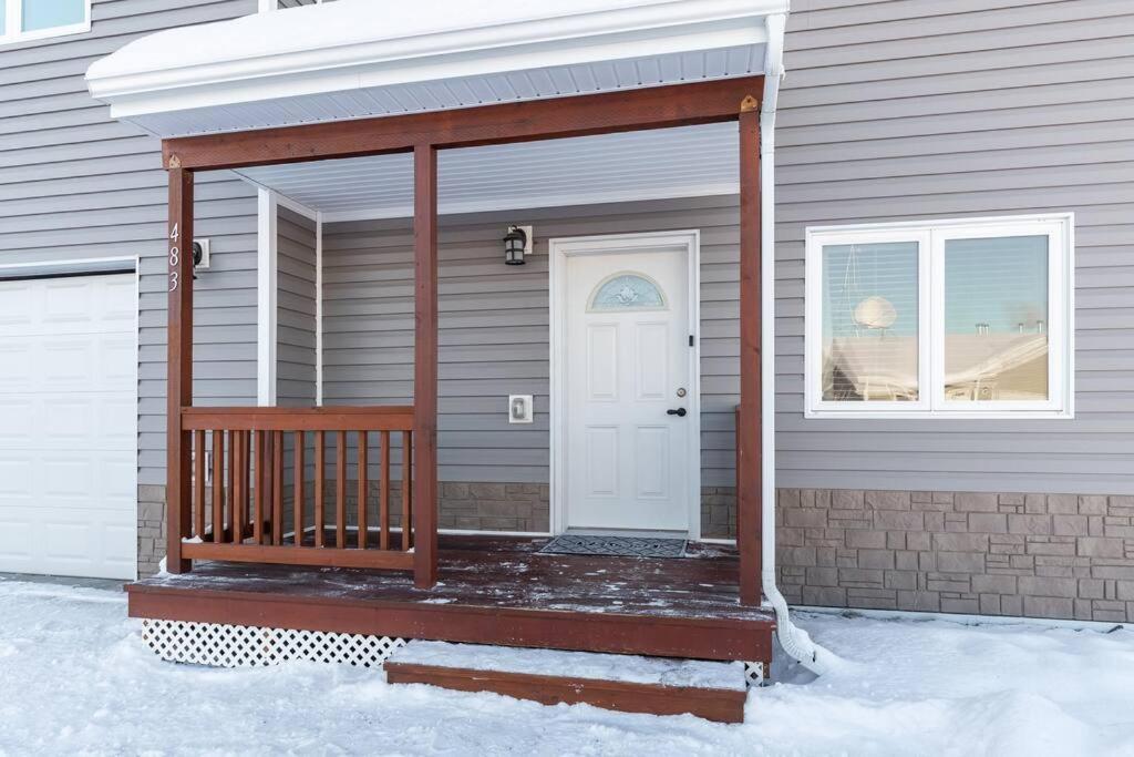 Birch Hill Retreat Great Location2+garage+aurora Holiday home