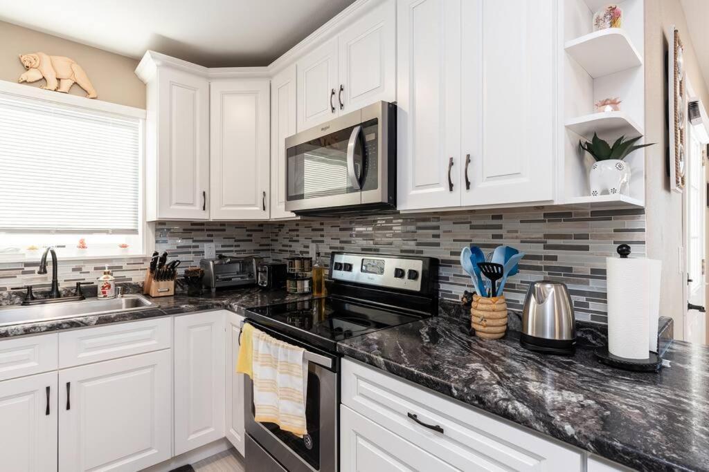 Birch Hill Retreat Great Location2+garage+aurora *