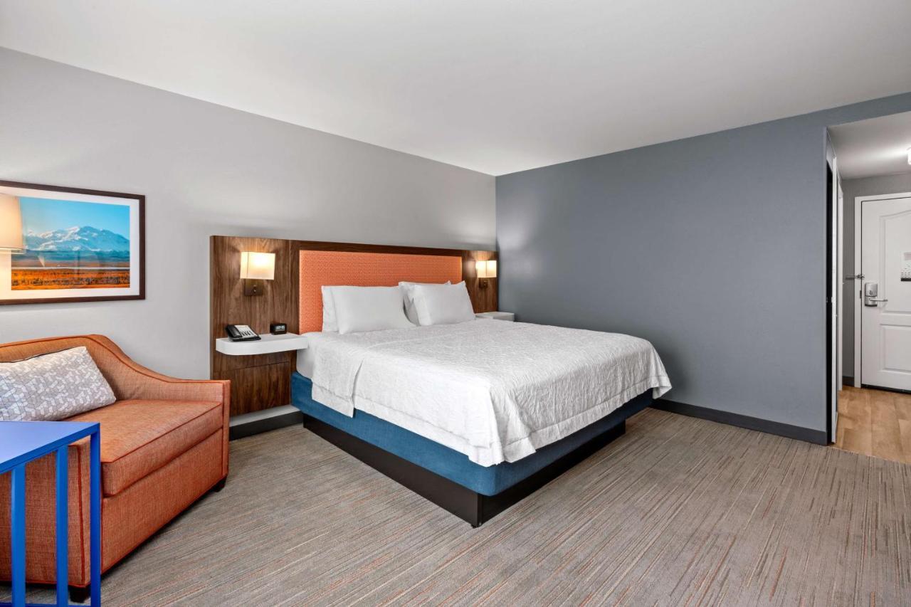 Hampton & Hotel
