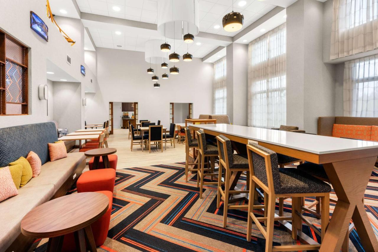 Hampton & Hotel 3*