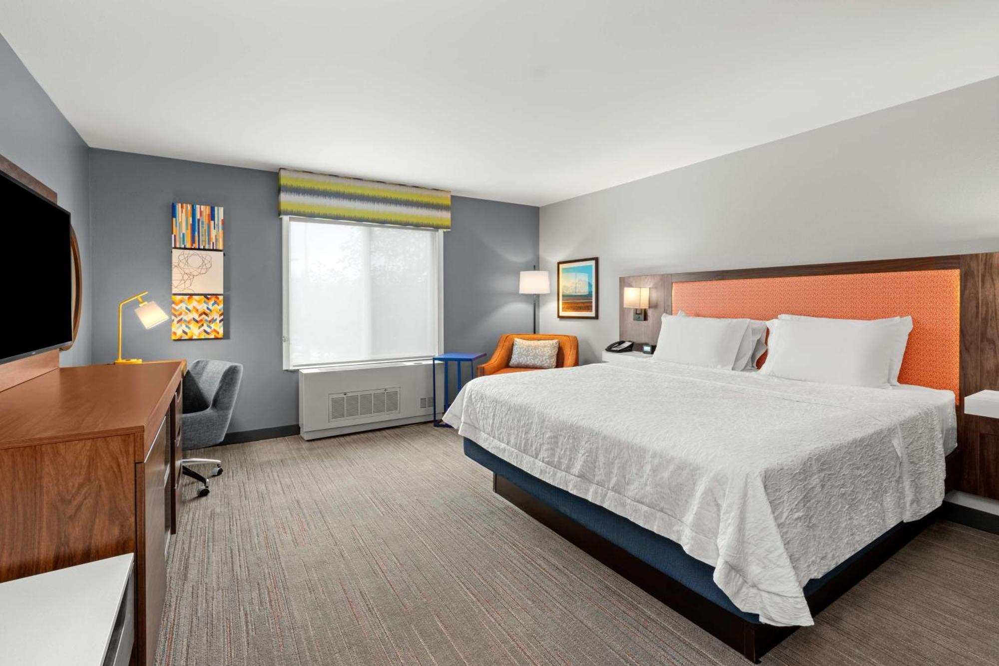 Hampton & Hotel