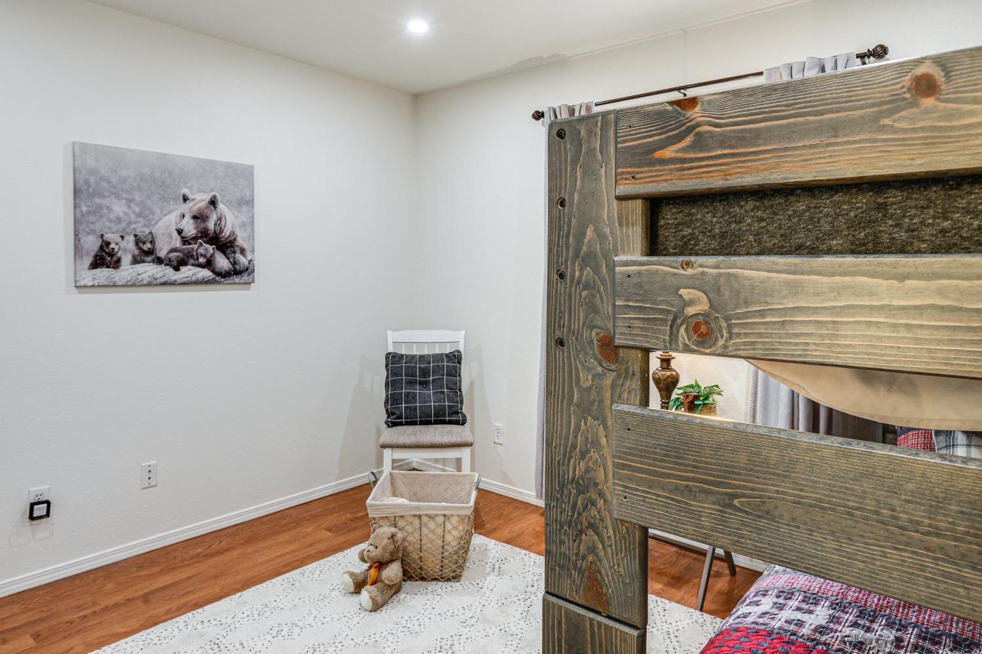 Modern Retreat 11 Mi To Downtown! Holiday home