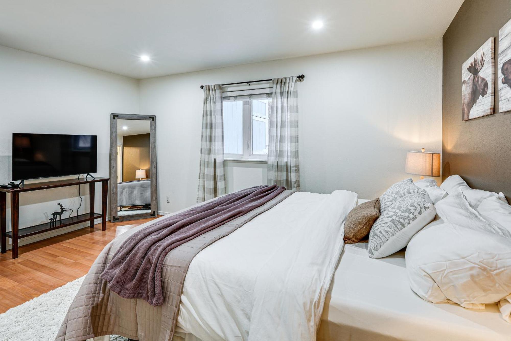 Modern Retreat 11 Mi To Downtown! Holiday home