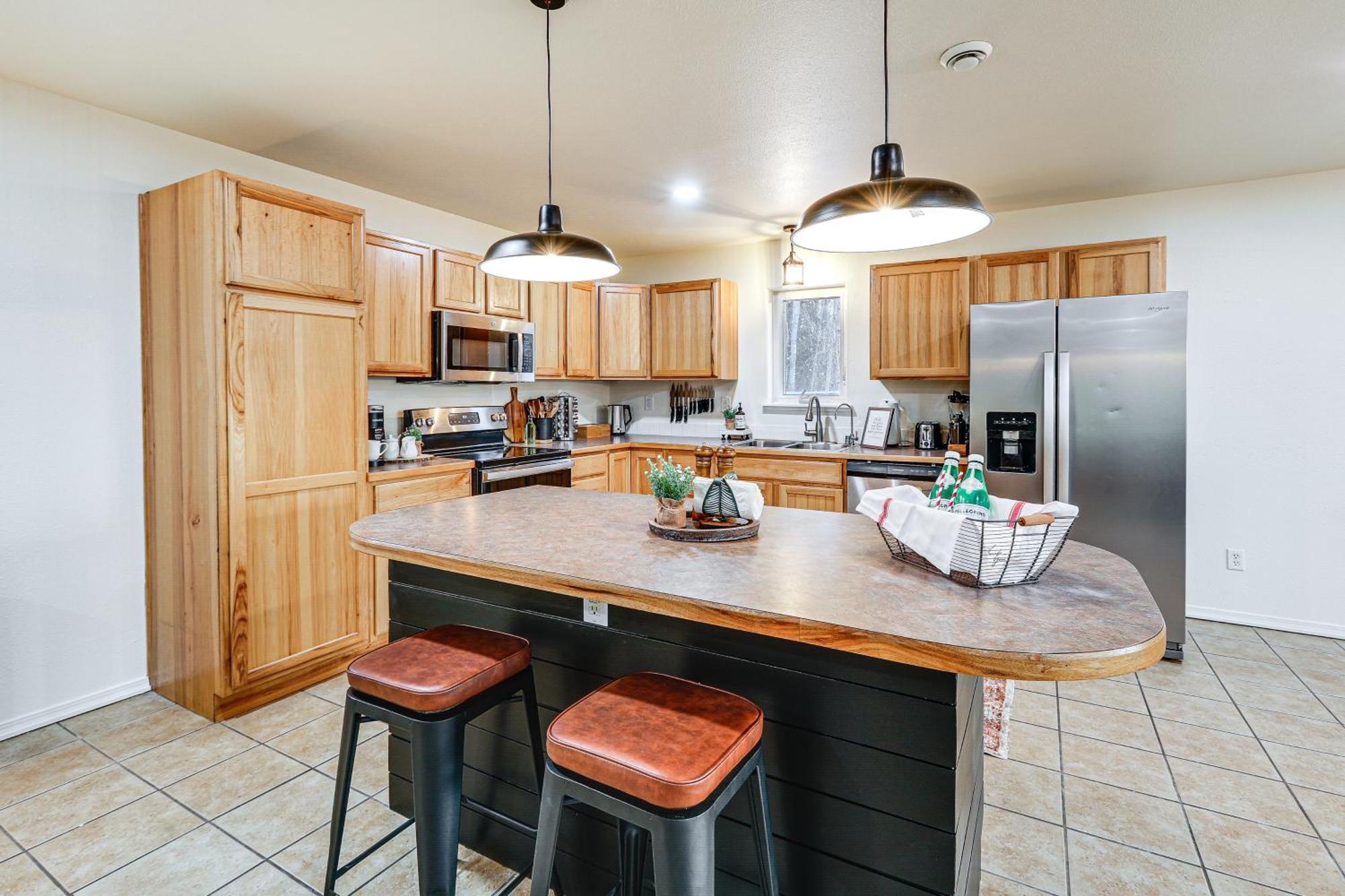 Holiday home Modern Retreat 11 Mi To Downtown! *