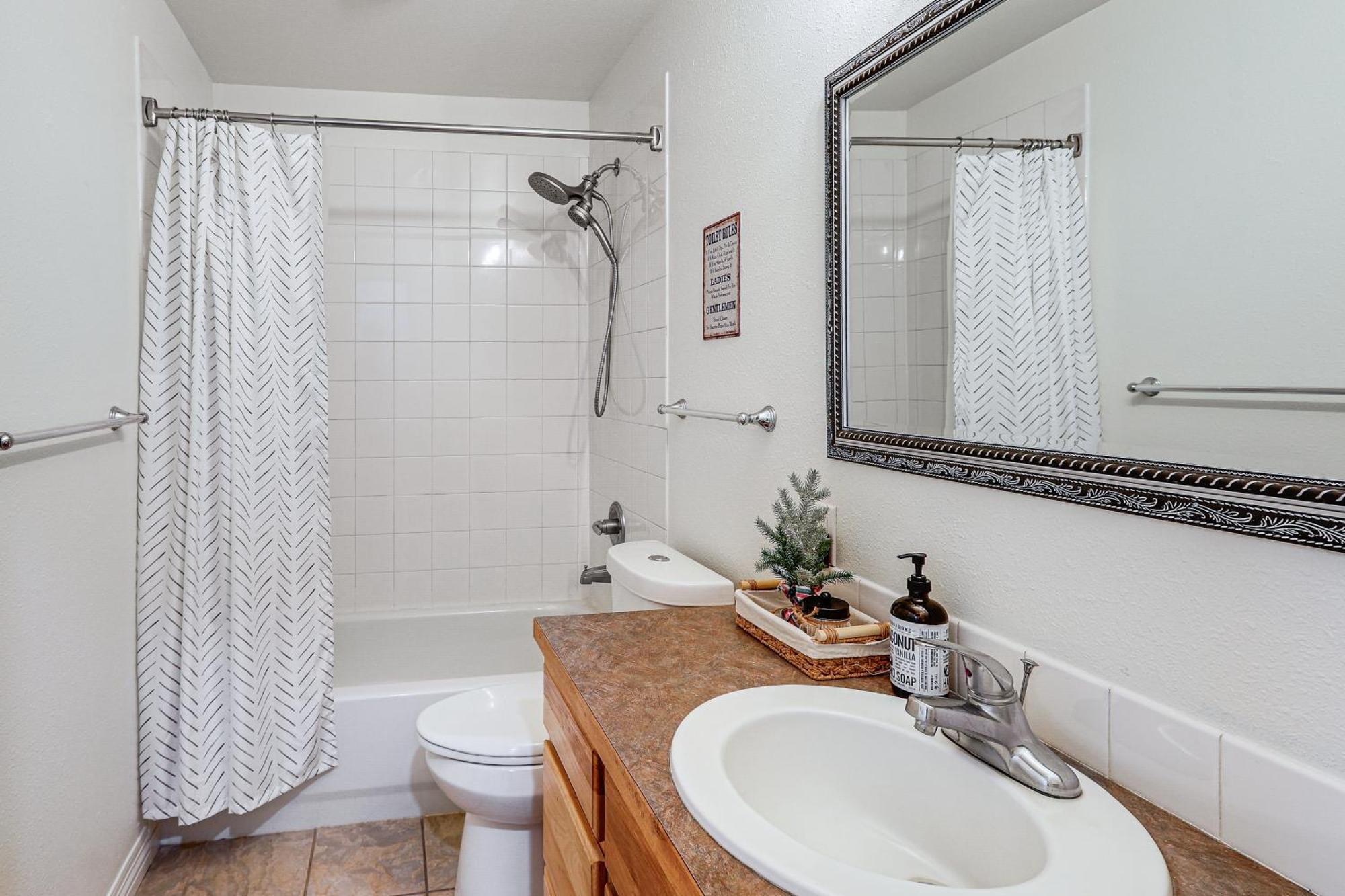 Modern Retreat 11 Mi To Downtown! Holiday home