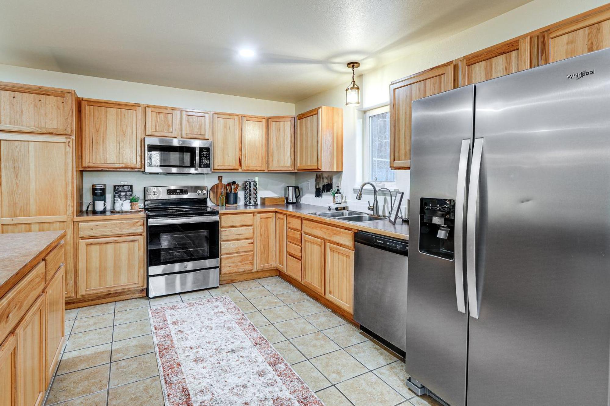Holiday home Modern Retreat 11 Mi To Downtown!