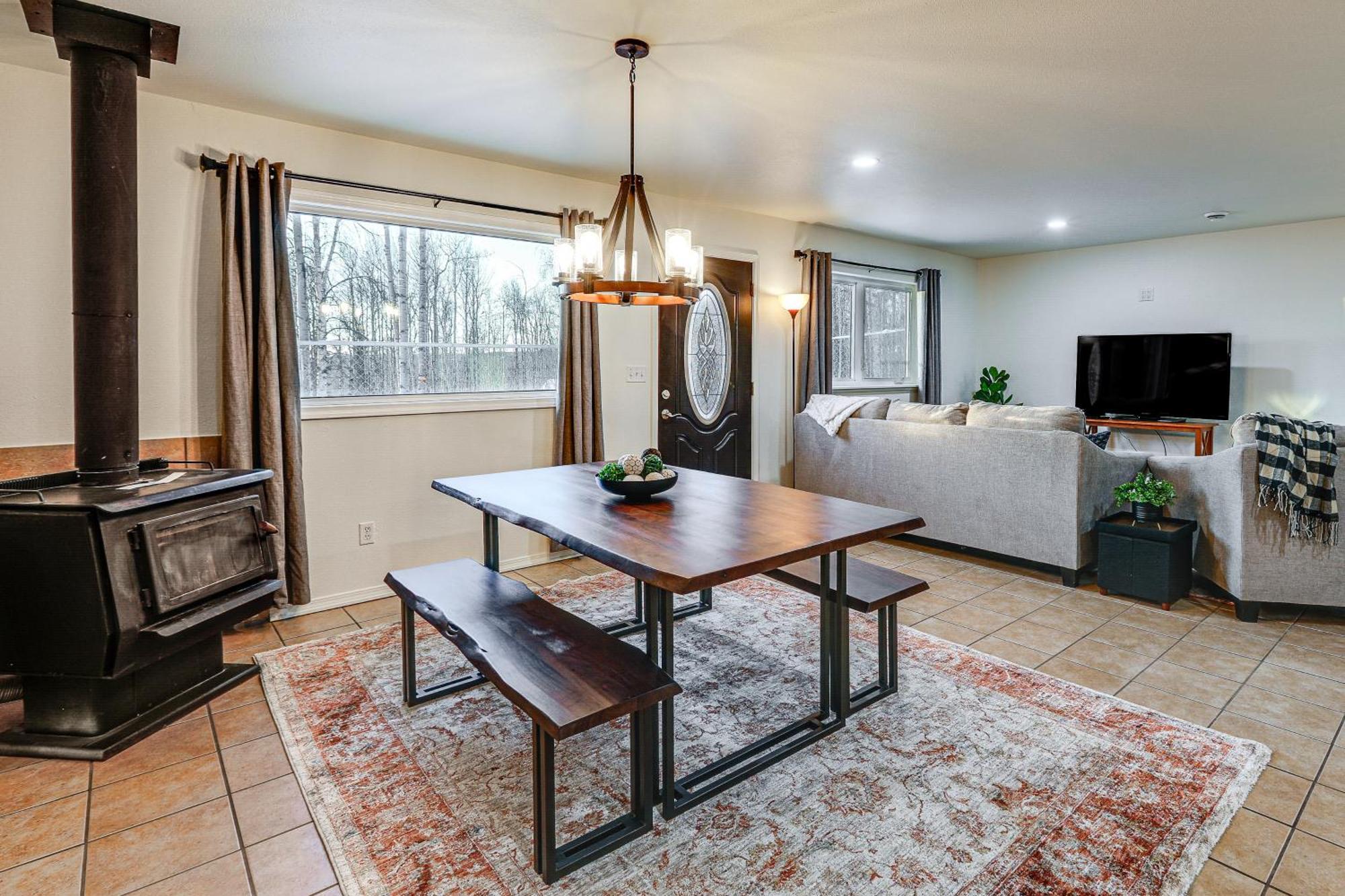 Holiday home Modern Retreat 11 Mi To Downtown!