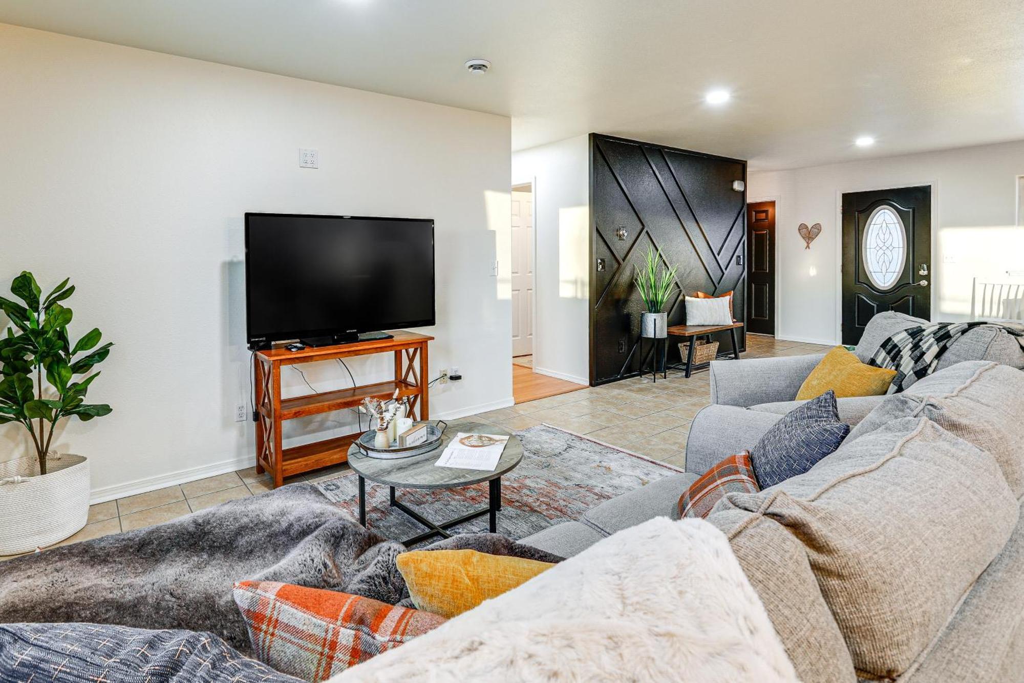 Modern Retreat 11 Mi To Downtown! *