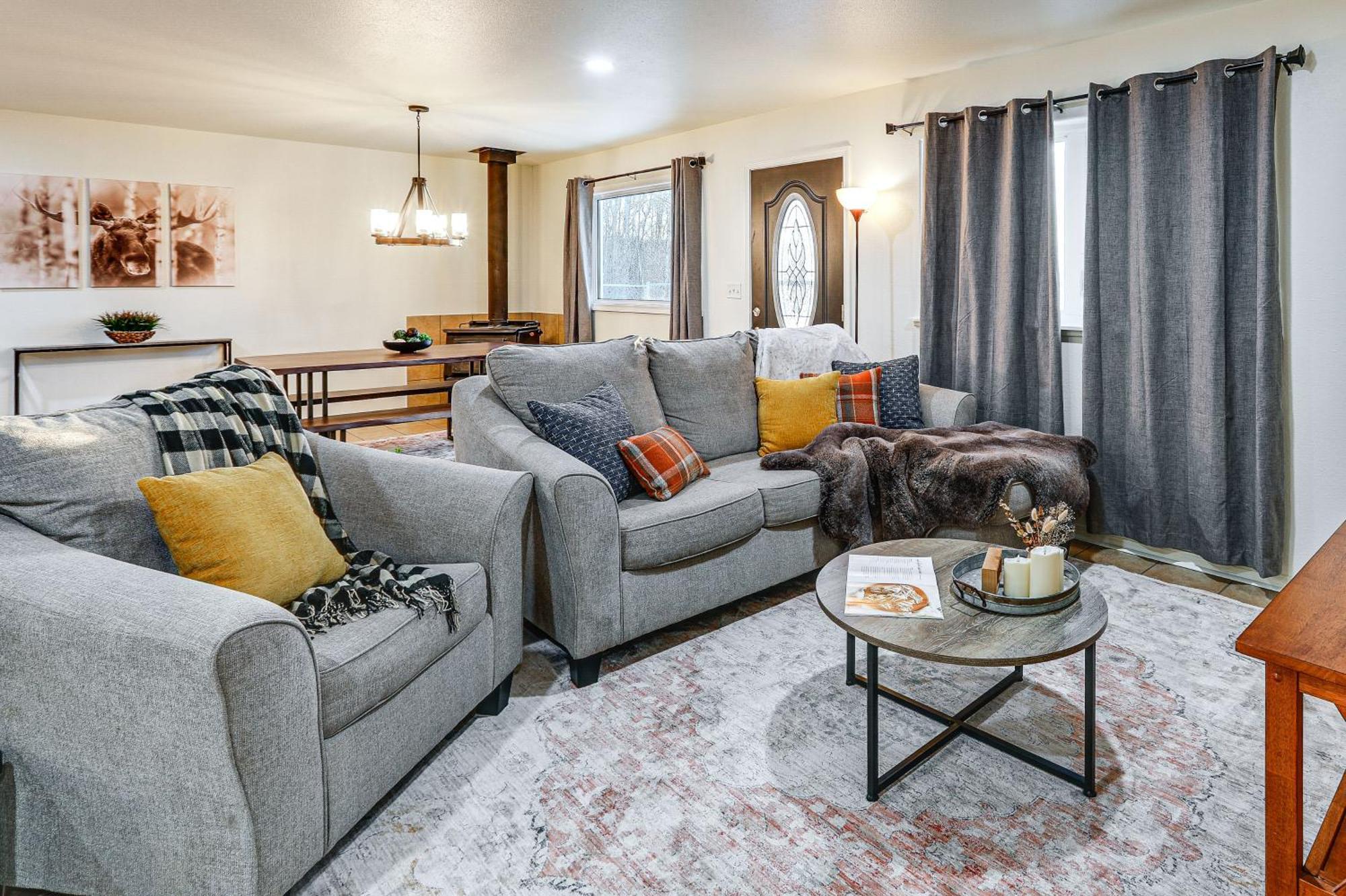 Holiday home Modern Retreat 11 Mi To Downtown! *