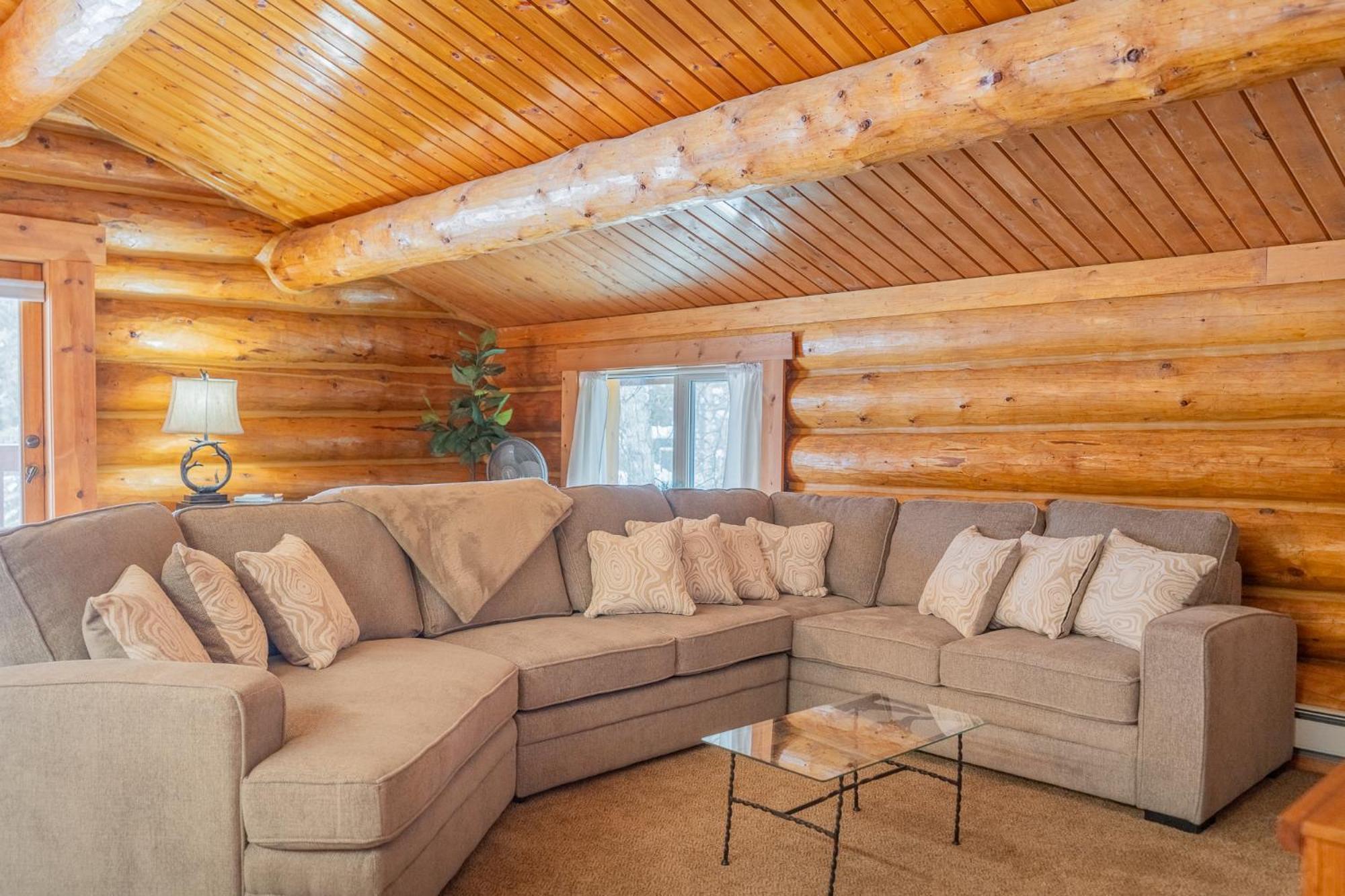 Tucked Away Timber Upper Holiday home Fairbanks