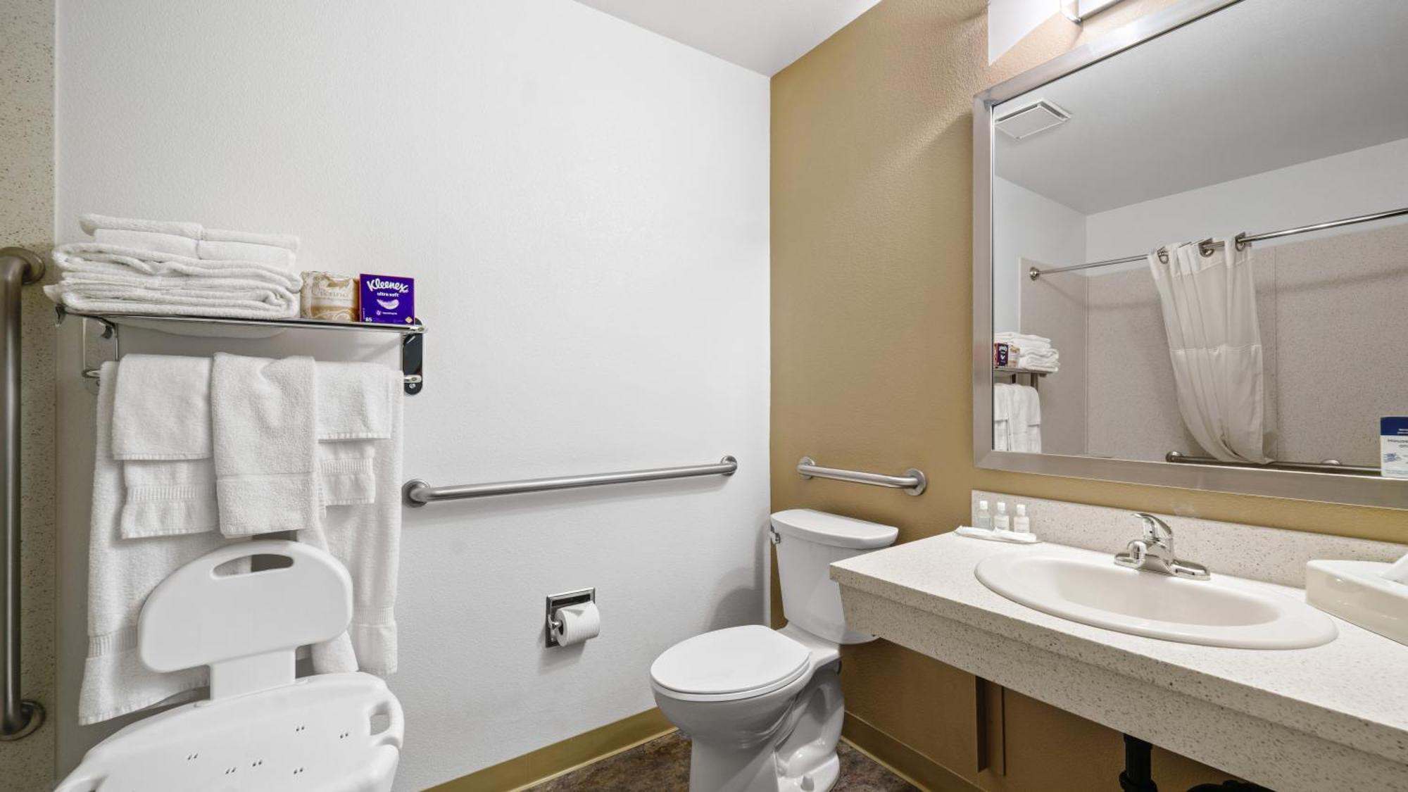 Hotel Clarion & Near Ft Wainwright Fairbanks