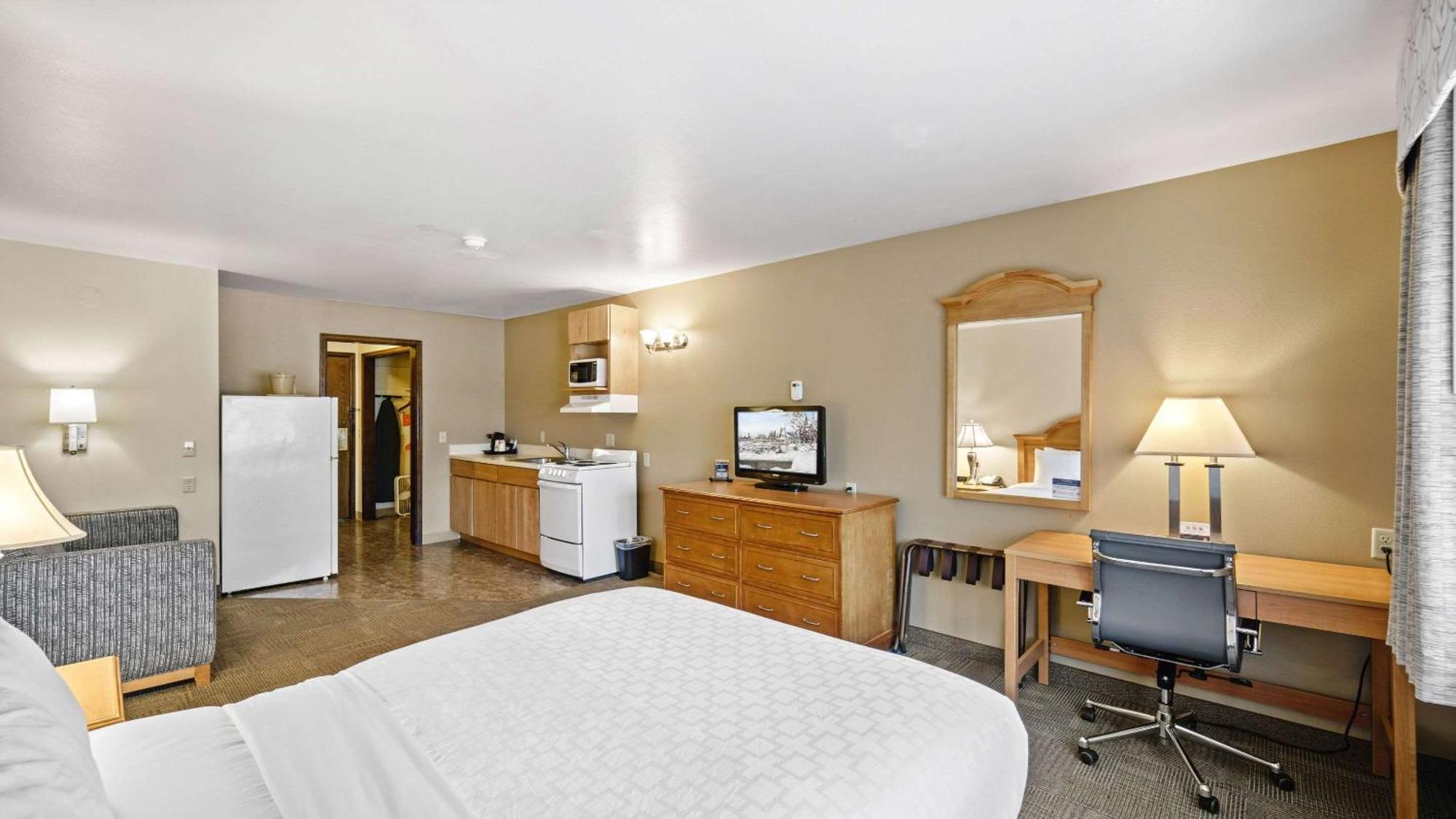 Clarion & Near Ft Wainwright Hotel 3*