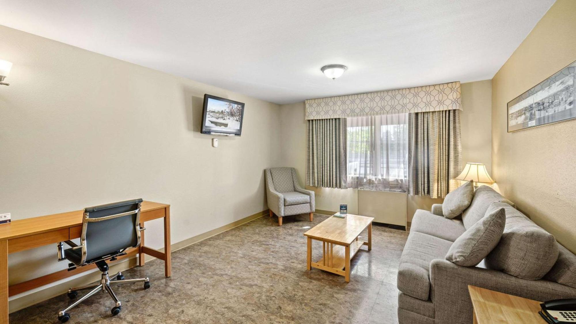 Clarion & Near Ft Wainwright Hotel