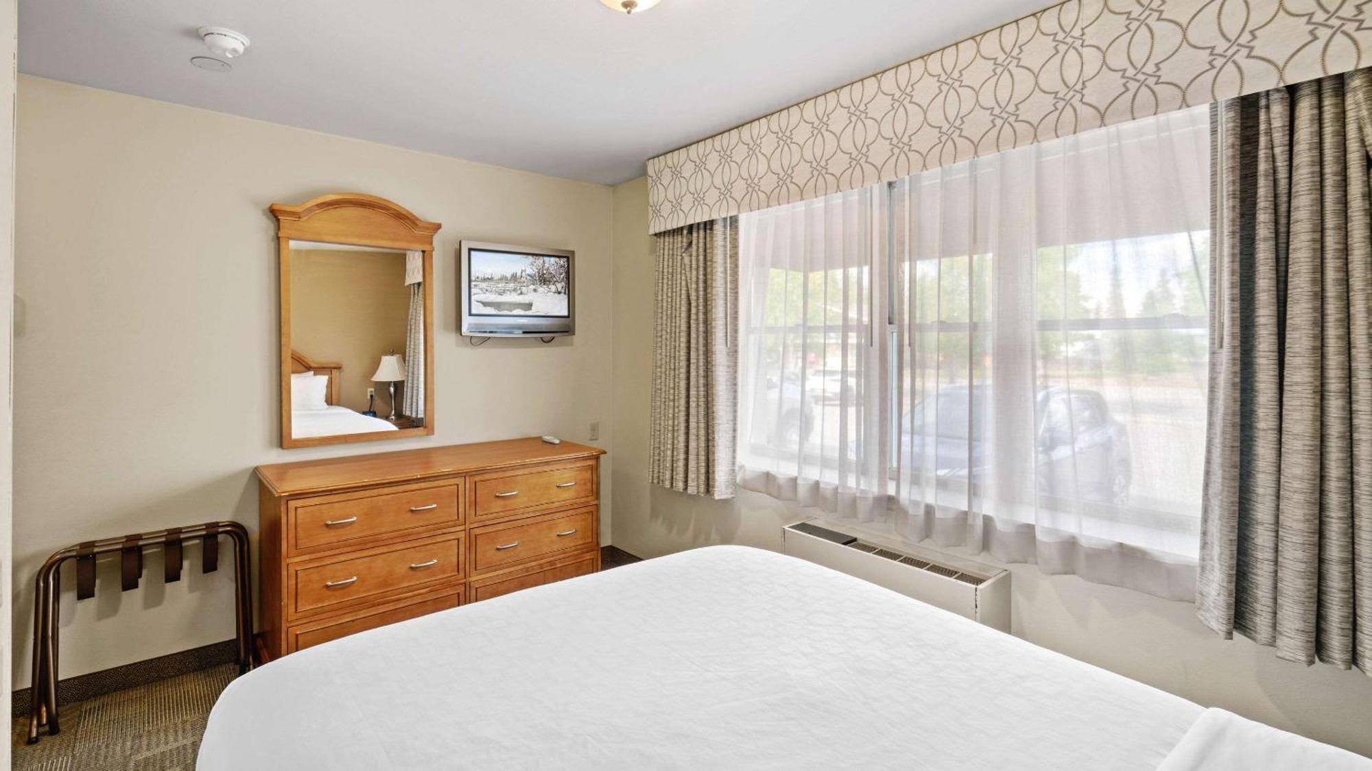 Clarion & Near Ft Wainwright Hotel 3*