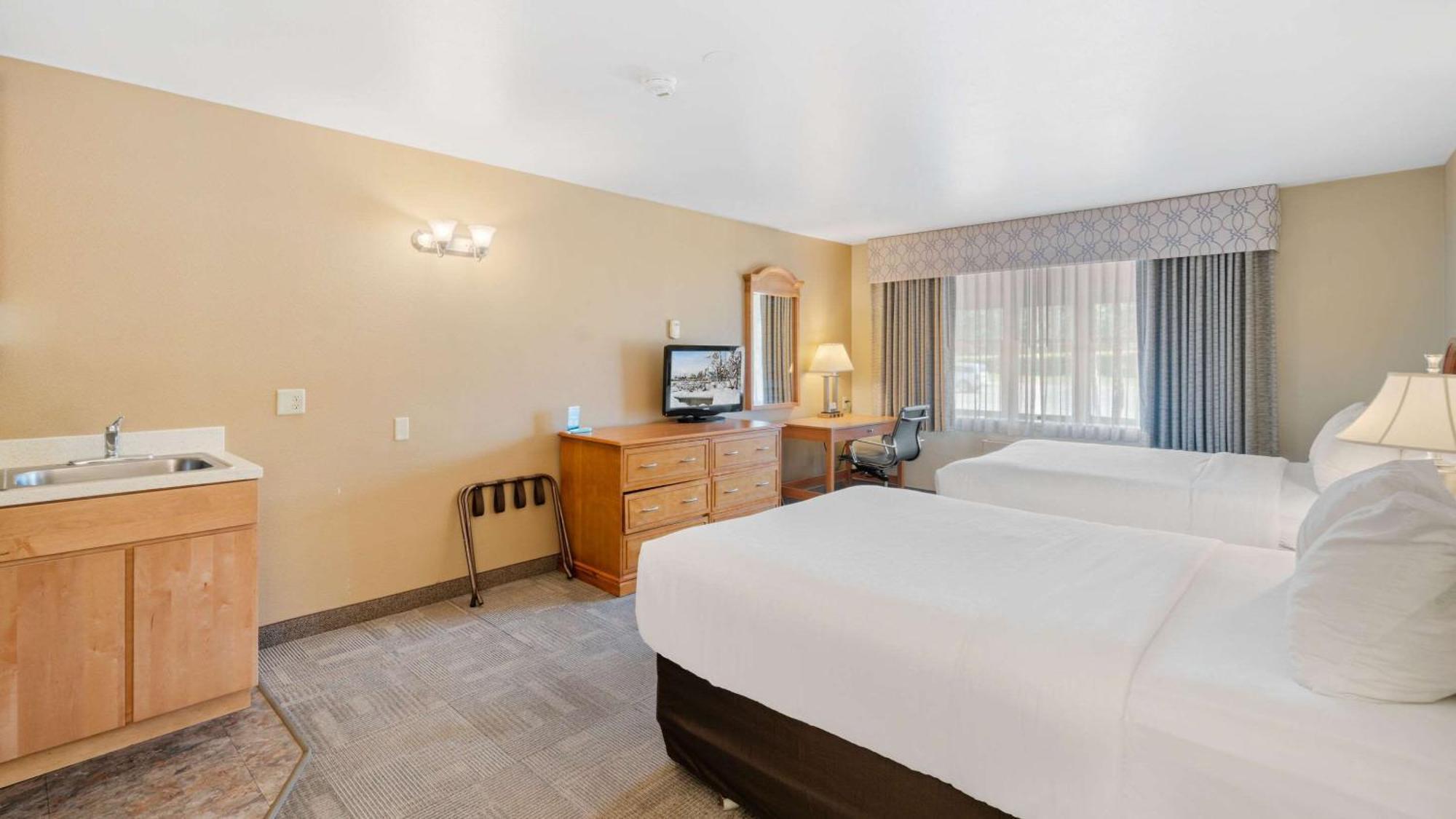 Hotel Clarion & Near Ft Wainwright Fairbanks