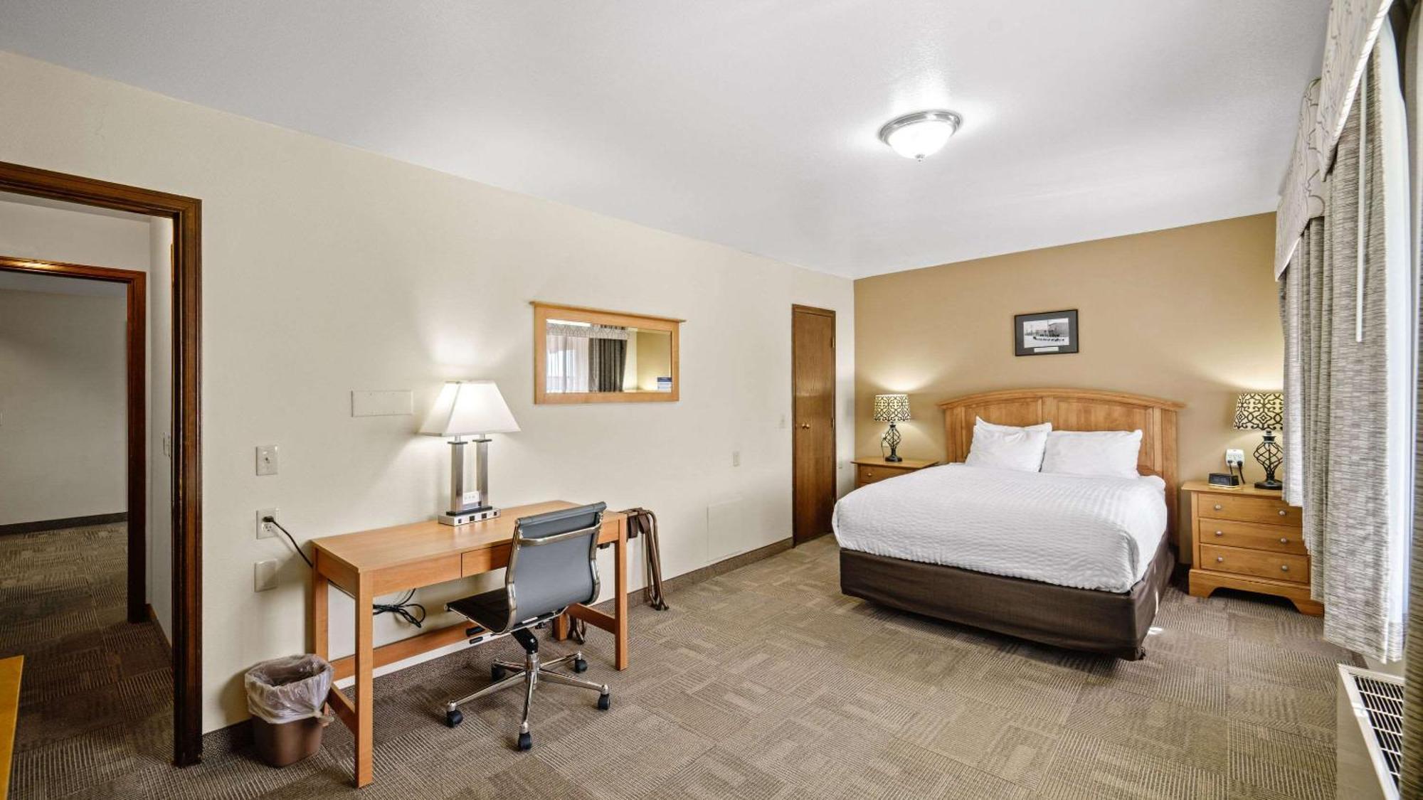 Clarion & Near Ft Wainwright Hotel