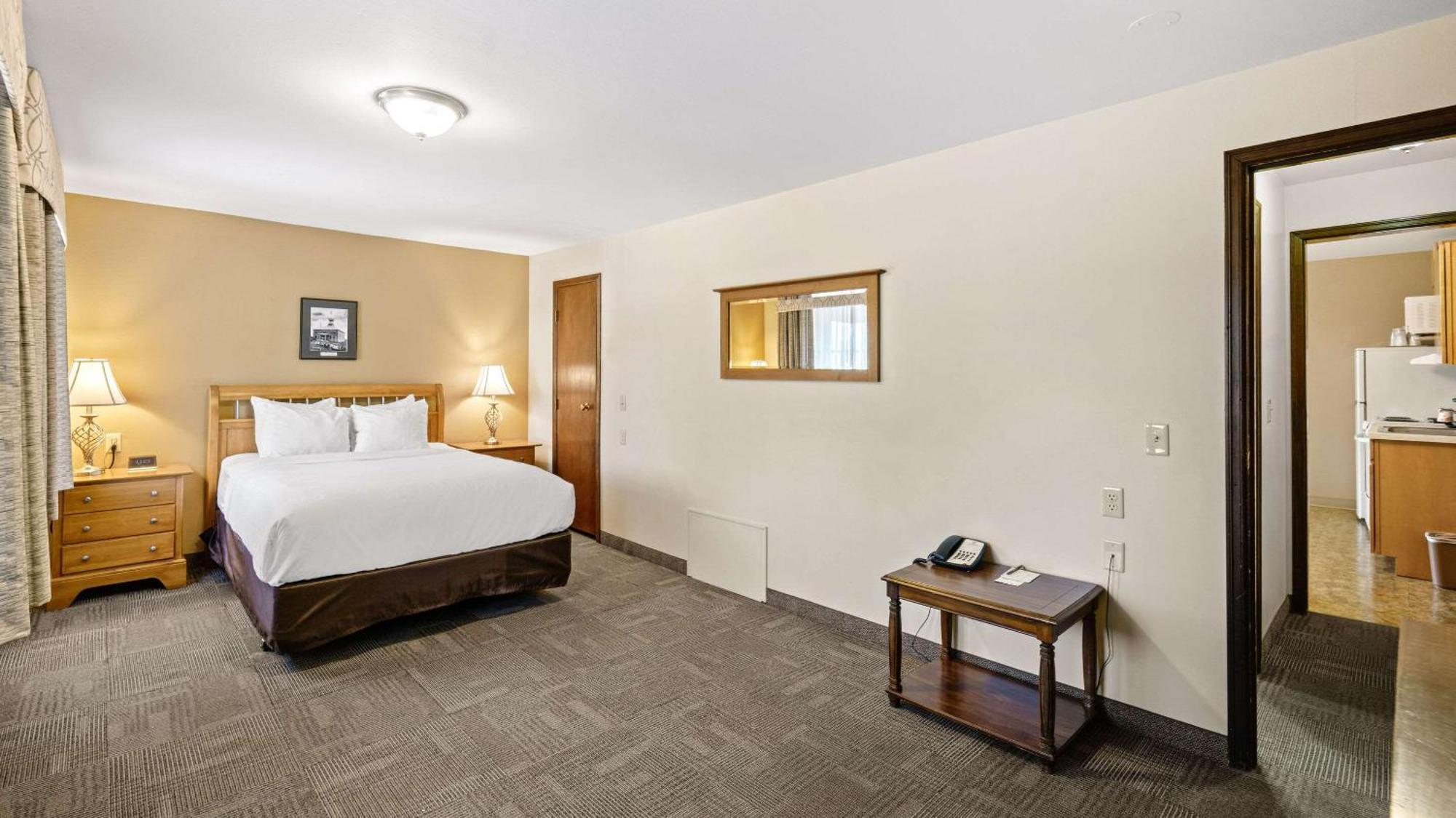 Hotel Clarion & Near Ft Wainwright 3*