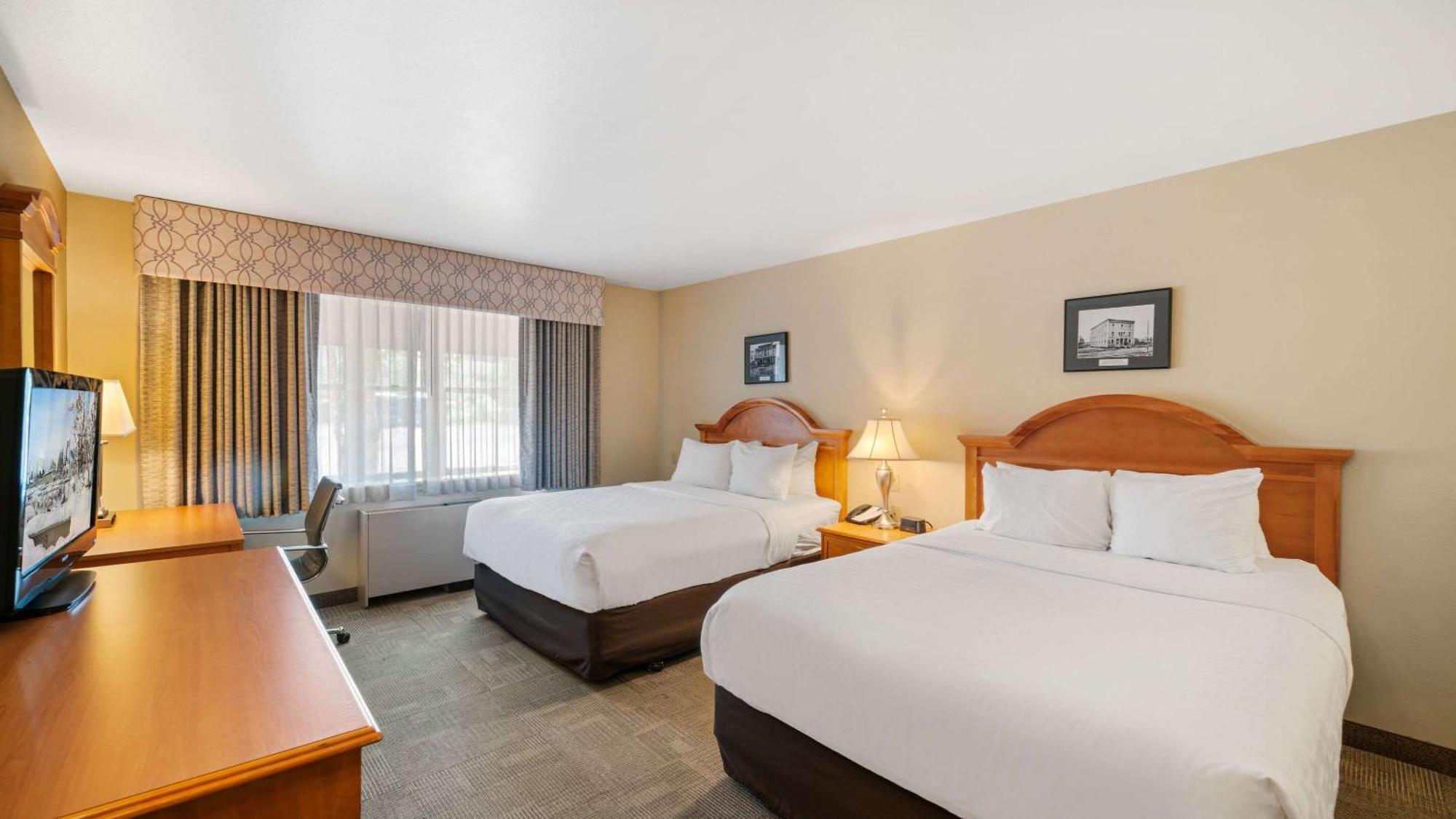 Hotel Clarion & Near Ft Wainwright Fairbanks