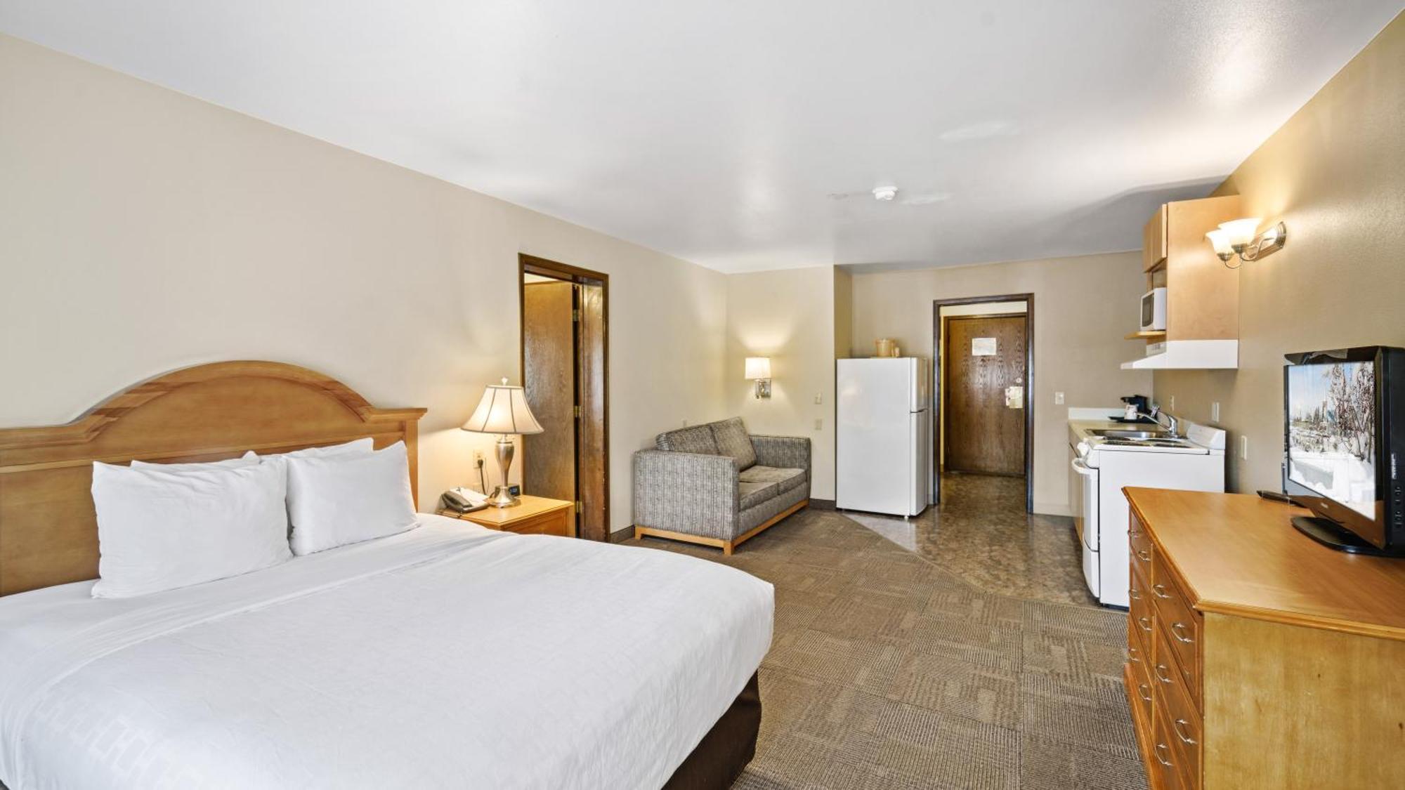 Hotel Clarion & Near Ft Wainwright Fairbanks