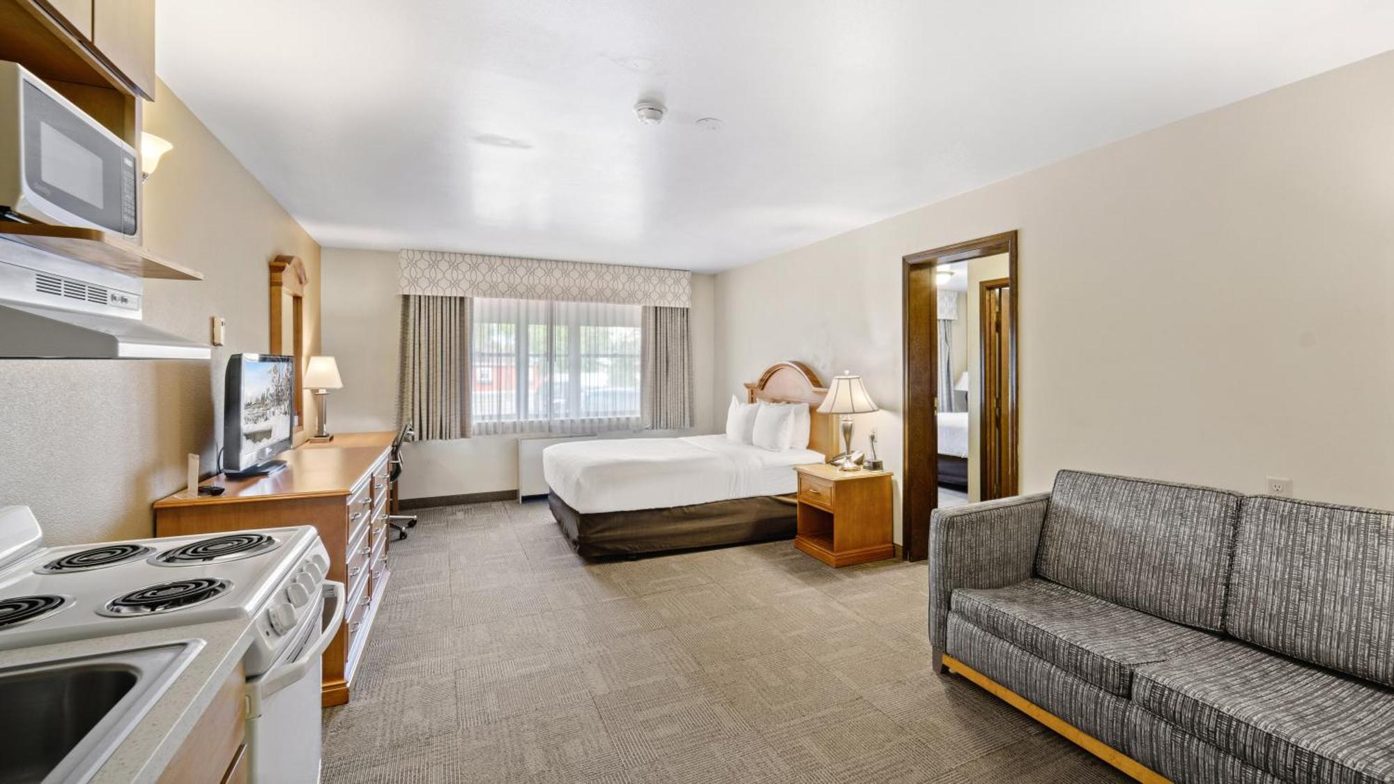 Hotel Clarion & Near Ft Wainwright Fairbanks