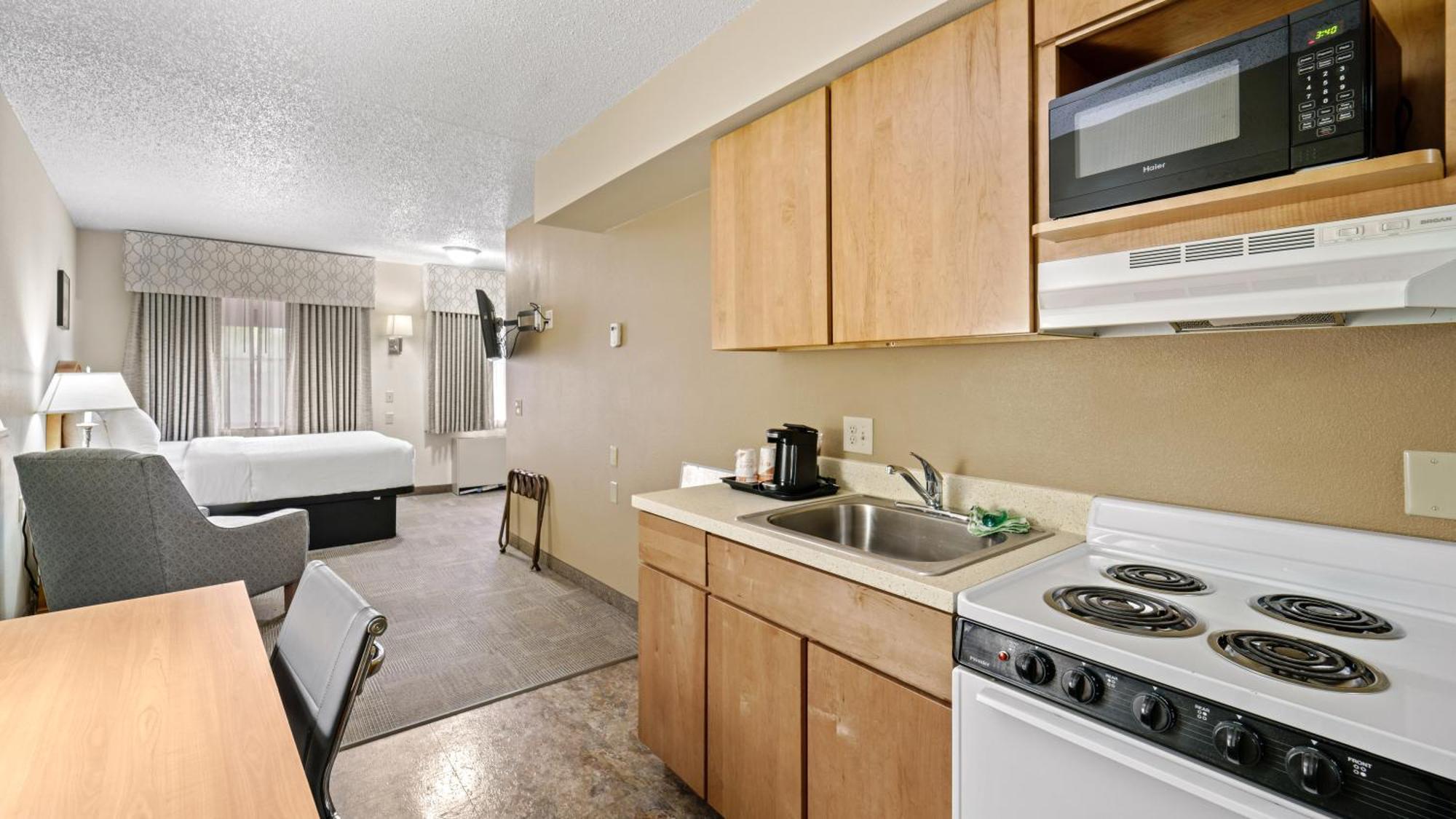 Hotel Clarion & Near Ft Wainwright 3*