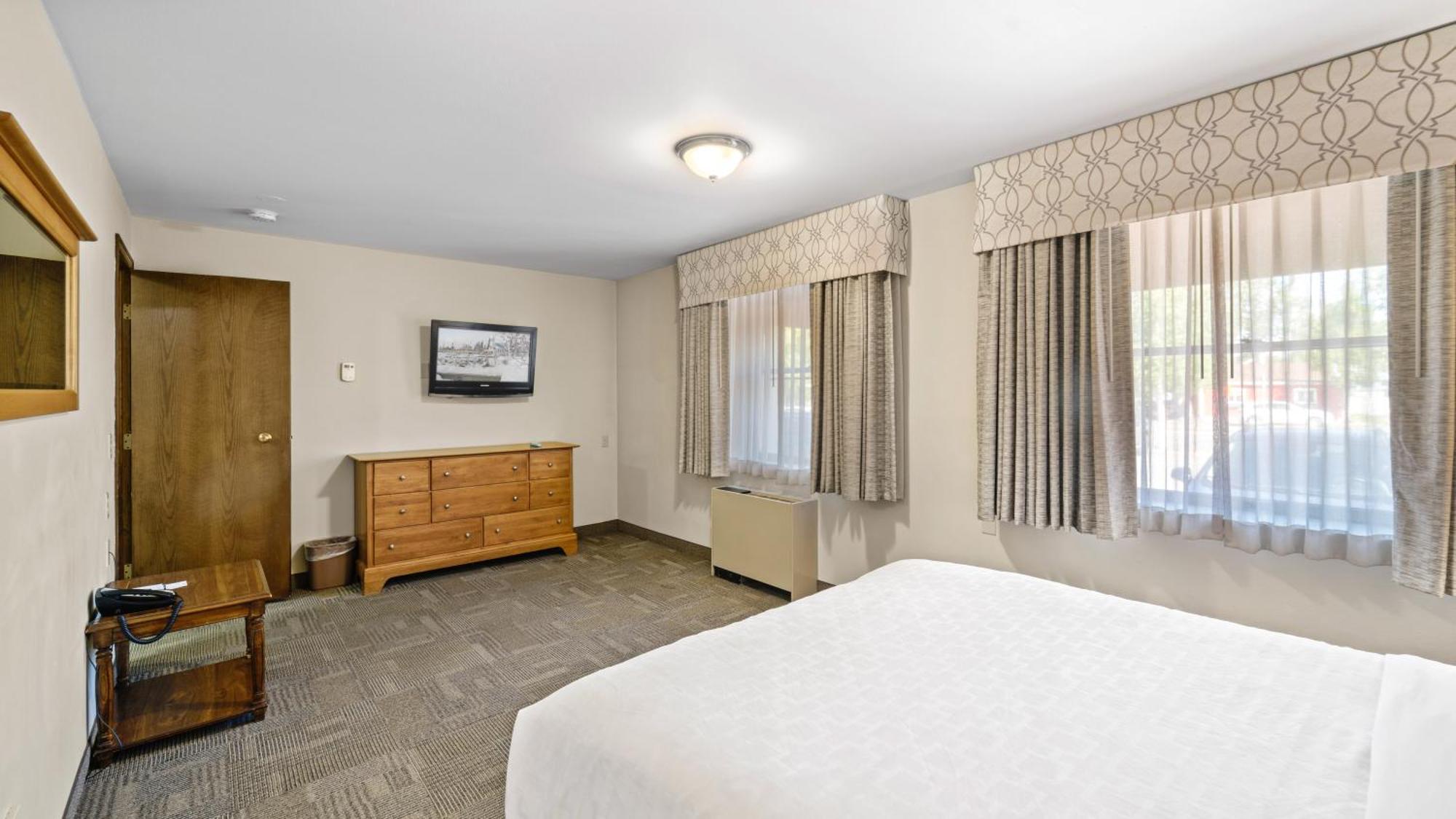Hotel Clarion & Near Ft Wainwright Fairbanks