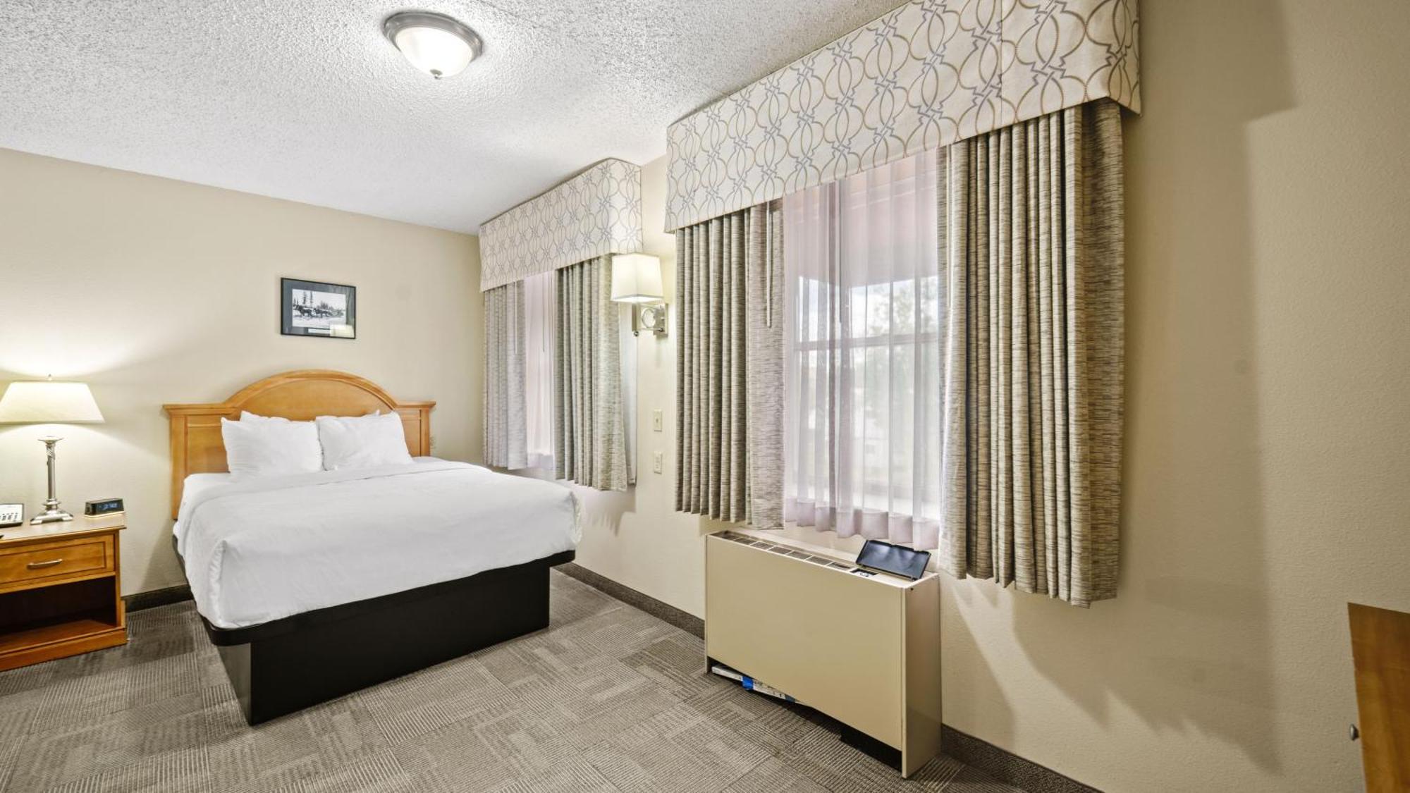 Hotel Clarion & Near Ft Wainwright Fairbanks