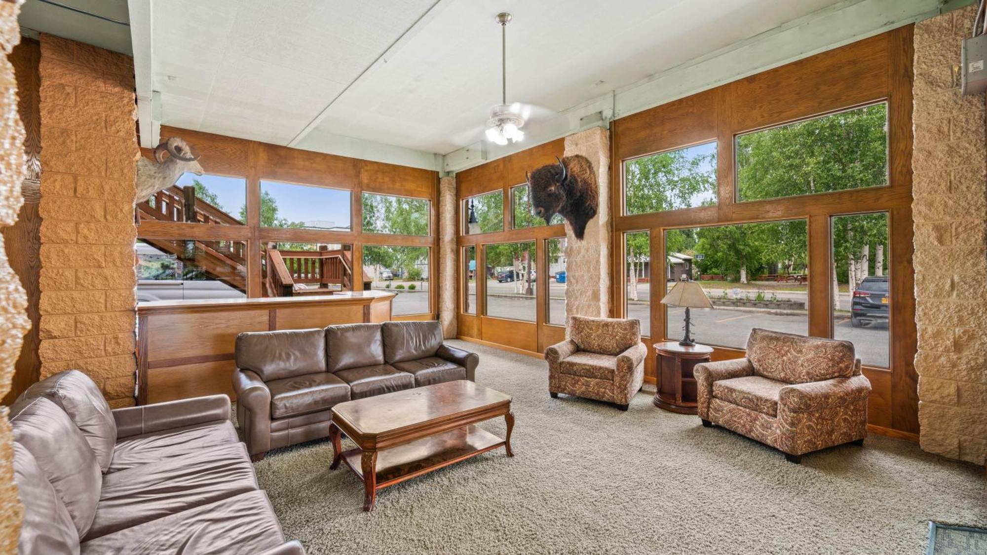 Clarion & Near Ft Wainwright Hotel 3*